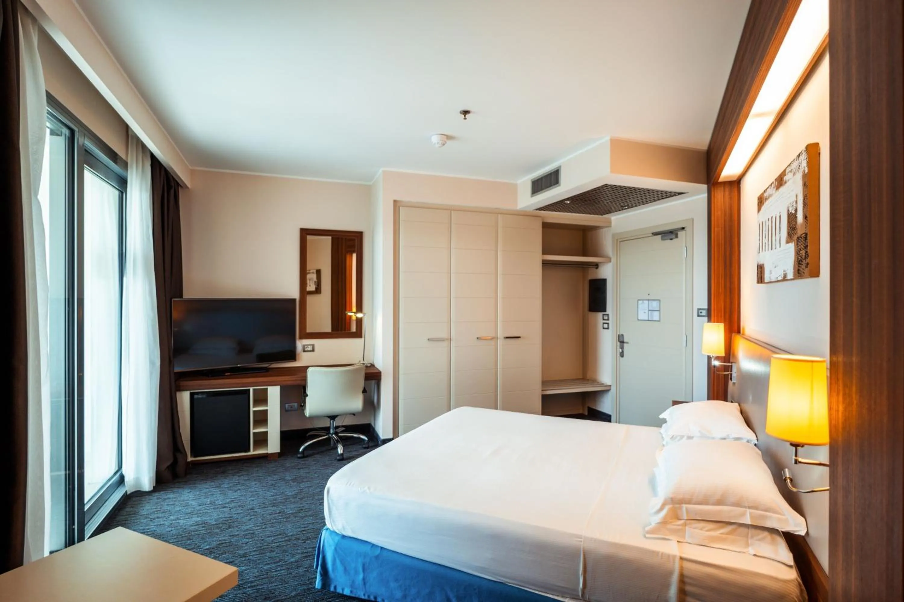 Photo of the whole room, Bed in DoubleTree By Hilton Olbia