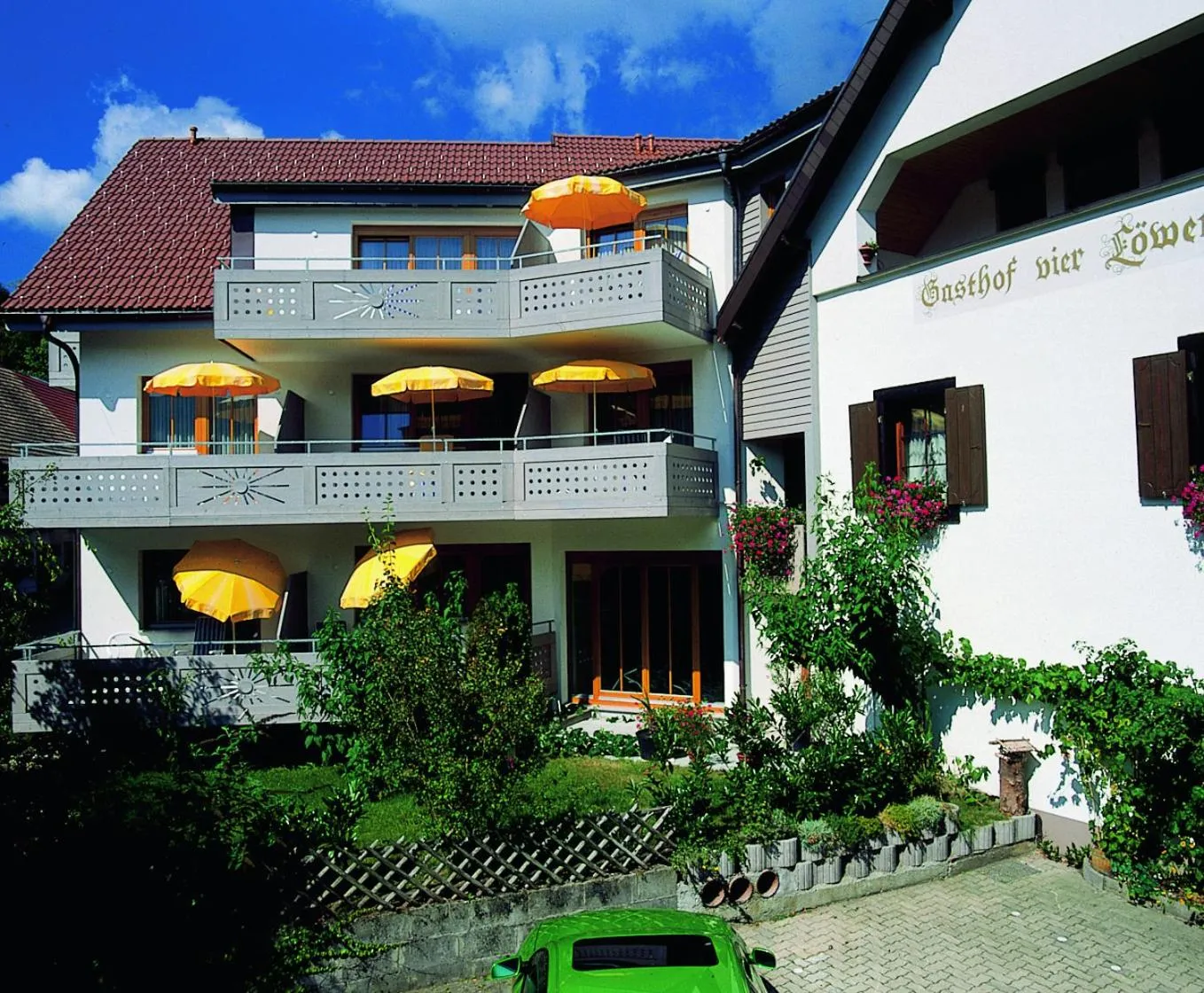 Property building in Vier Löwen