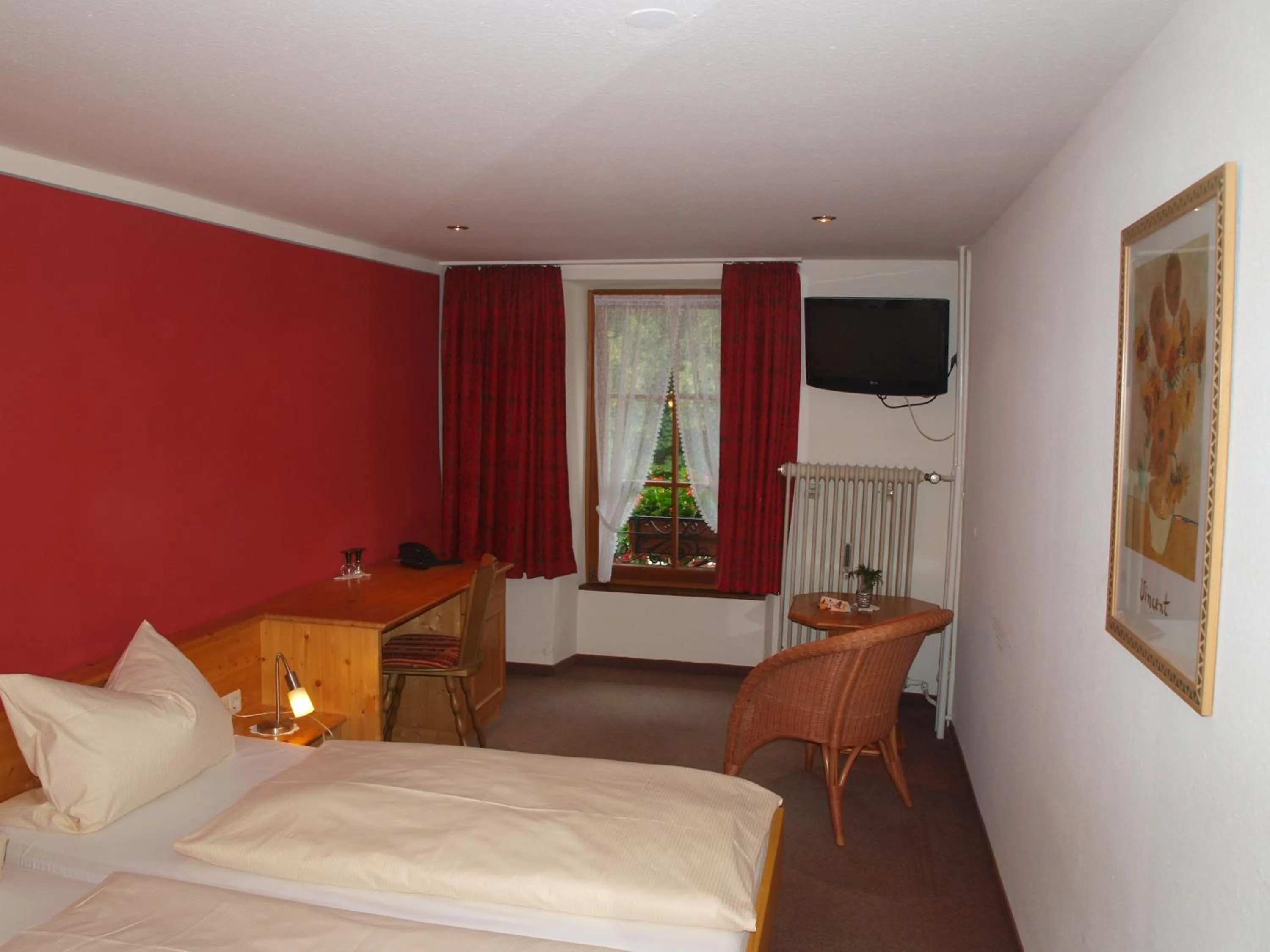 Photo of the whole room, Bed in Vier Löwen