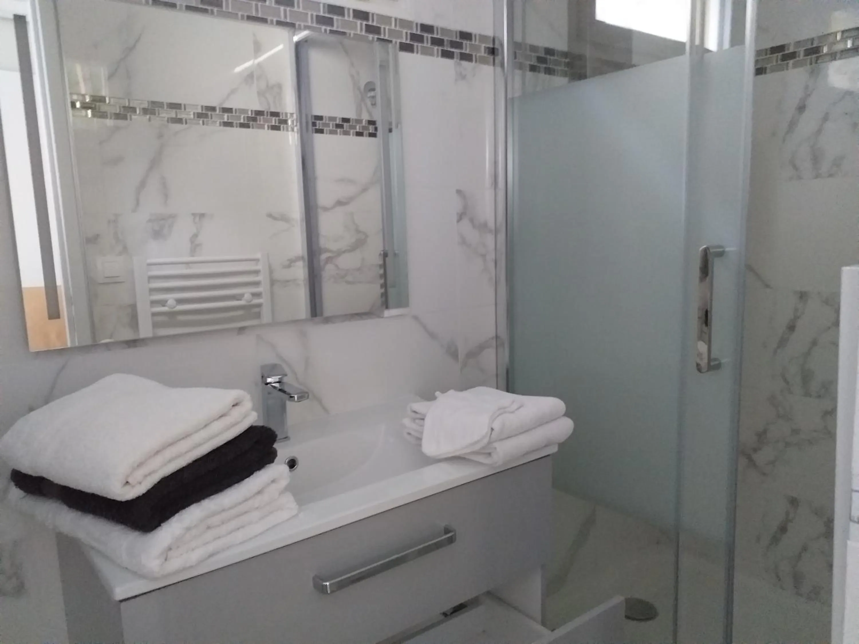 Bed in Chambres du Jardin Fleuri