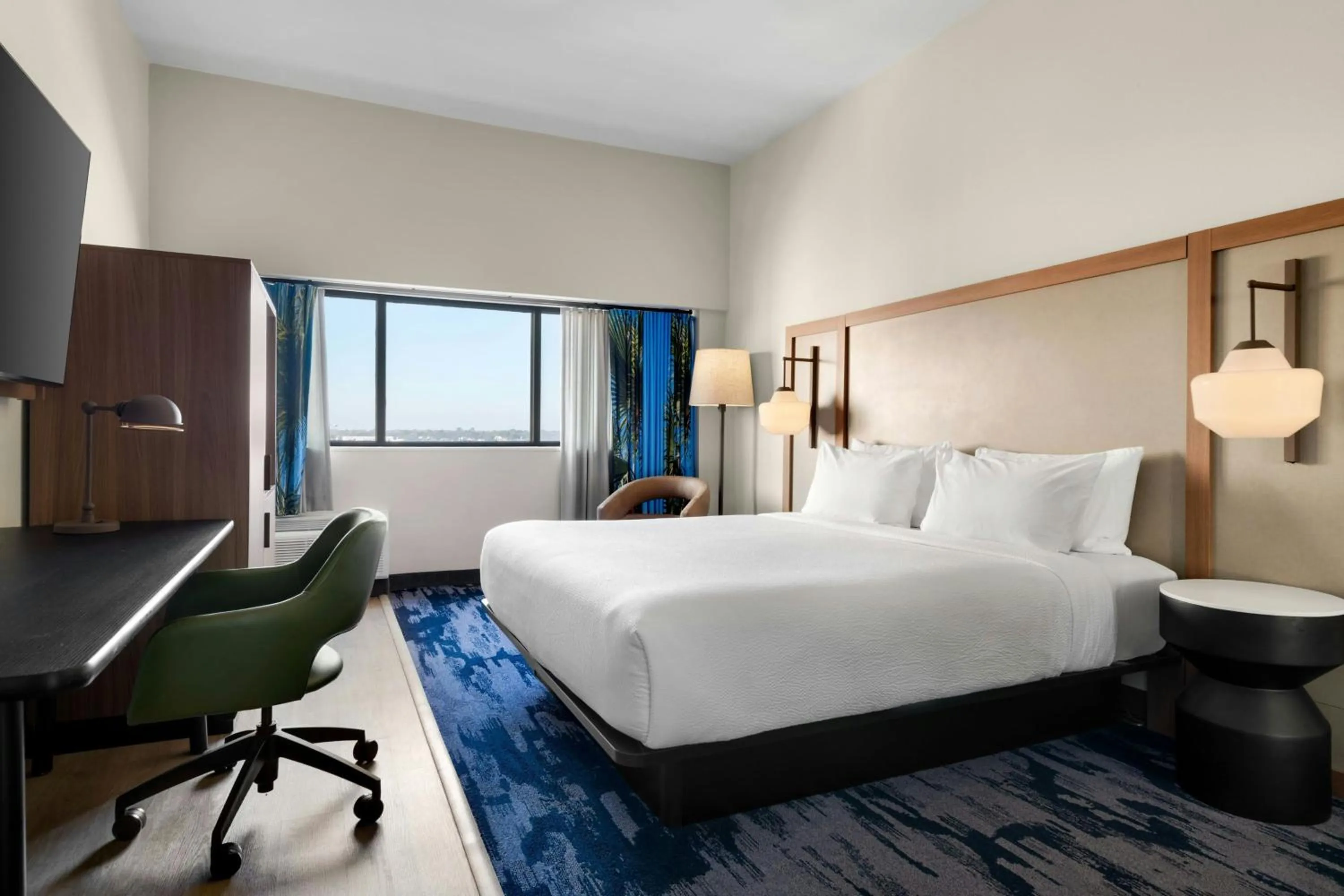 Photo of the whole room, Bed in Fairfield by Marriott Inn & Suites Charleston Downtown