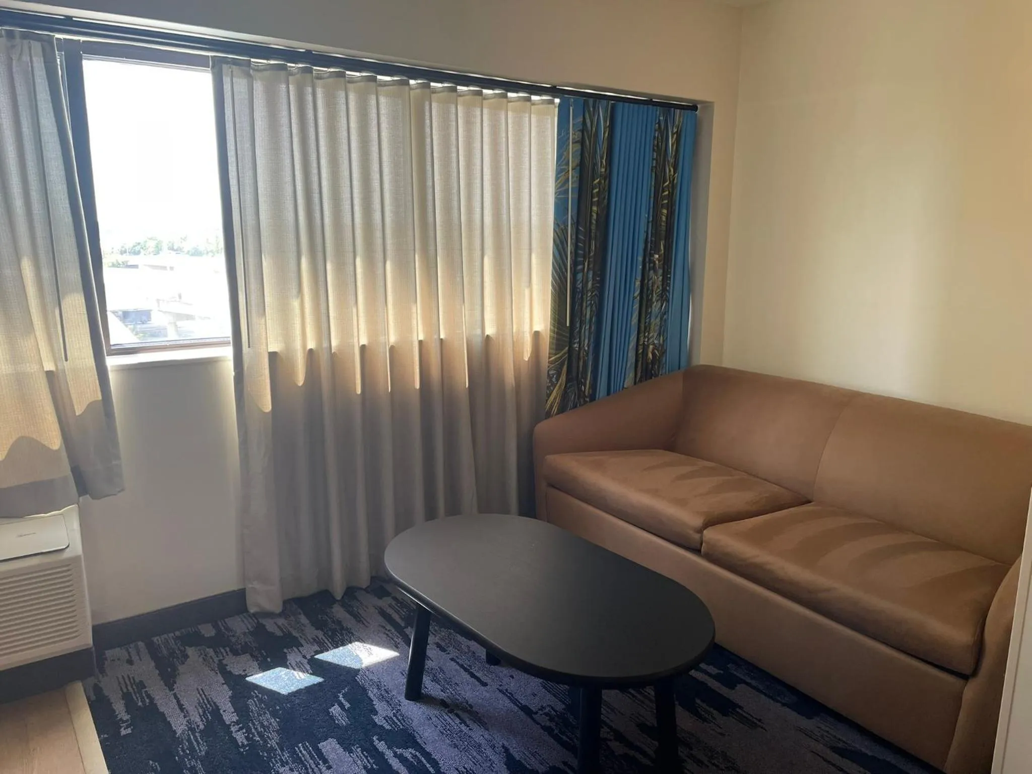 Seating area in Fairfield by Marriott Inn & Suites Charleston Downtown