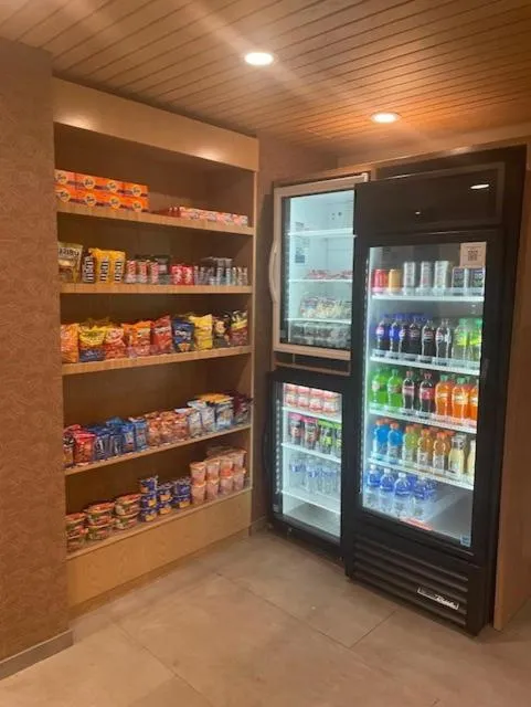 On-site shops in Fairfield by Marriott Inn & Suites Charleston Downtown