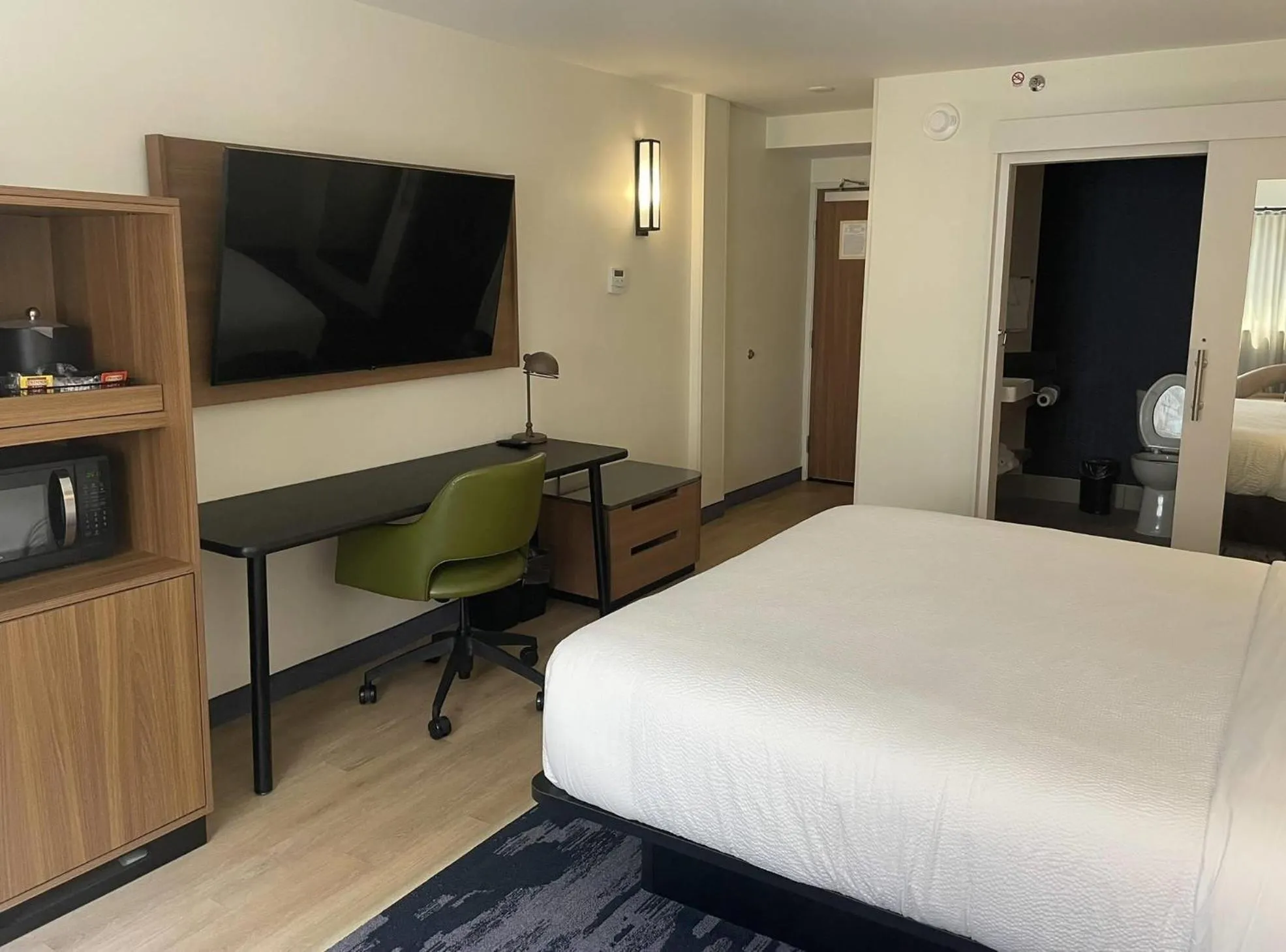 Bedroom, Bed in Fairfield by Marriott Inn & Suites Charleston Downtown
