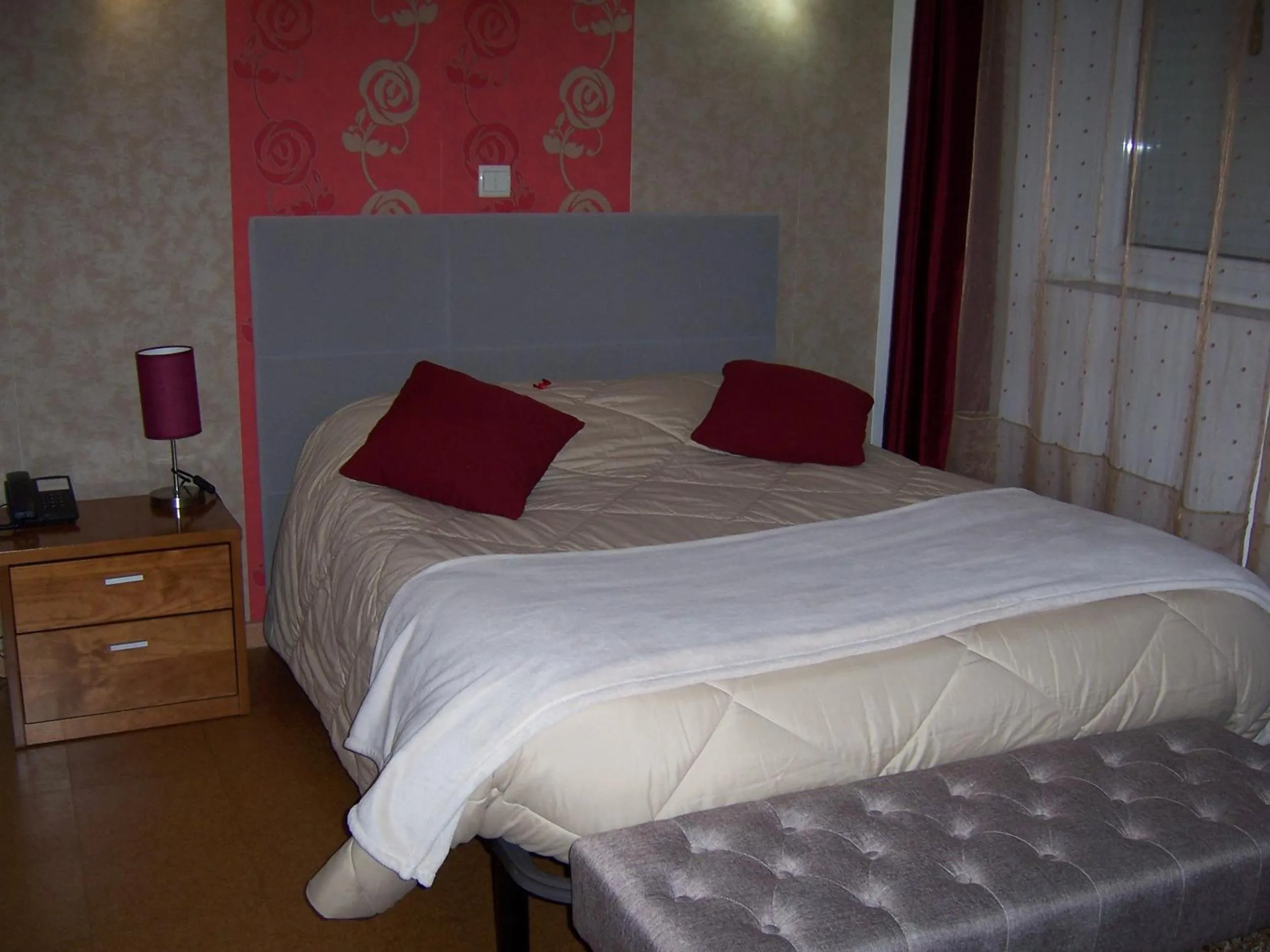 Bedroom, Bed in Hotel Santa Apolonia