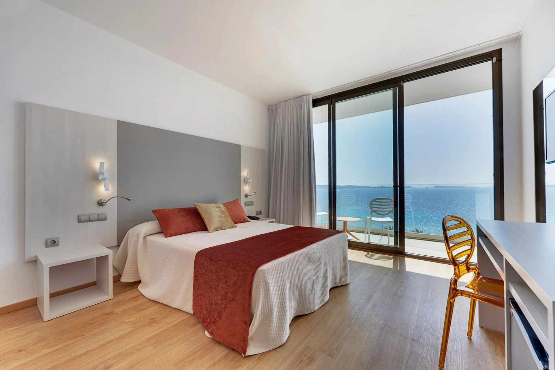 Photo of the whole room, Bed in Hotel Abrat