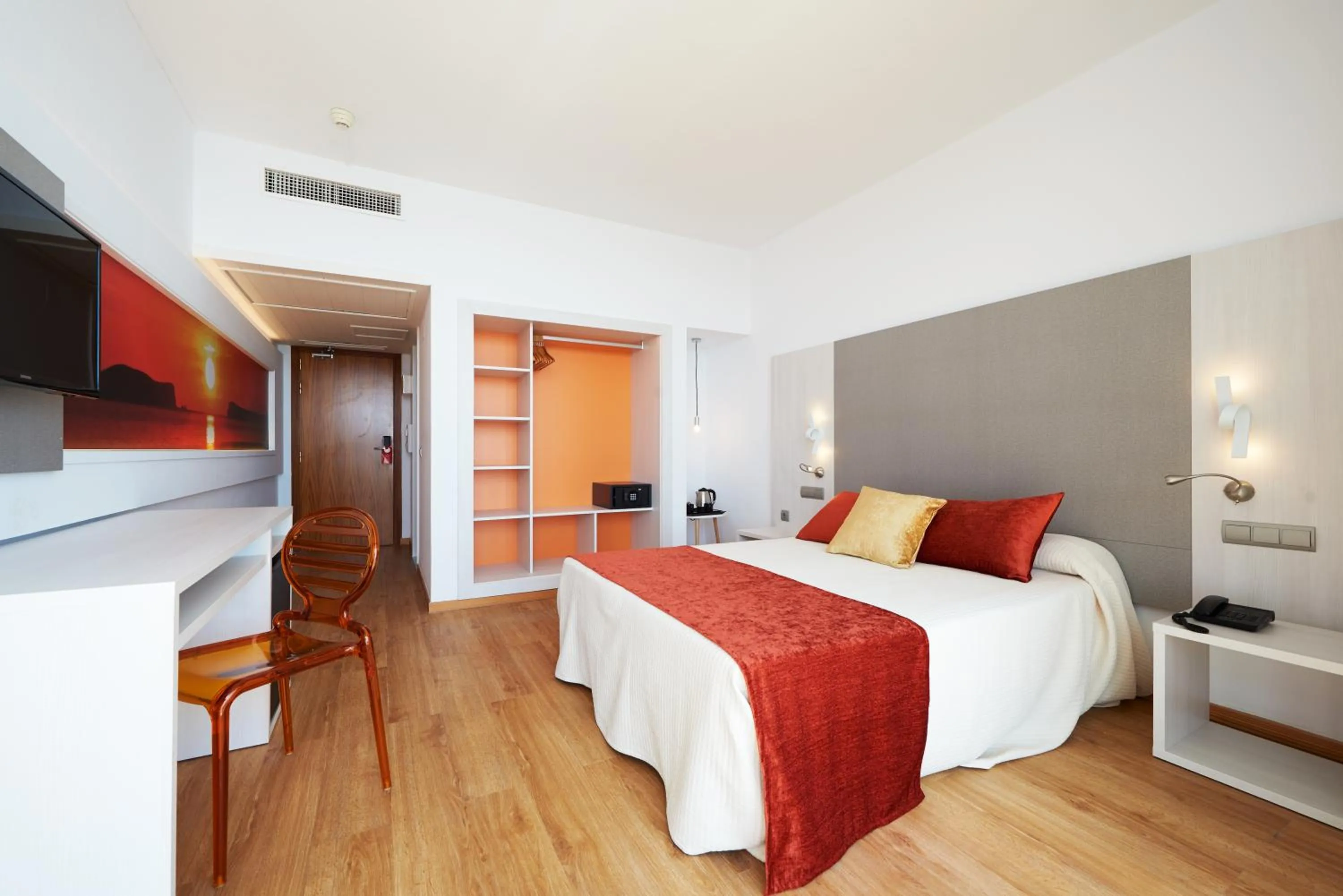 Photo of the whole room, Bed in Hotel Abrat