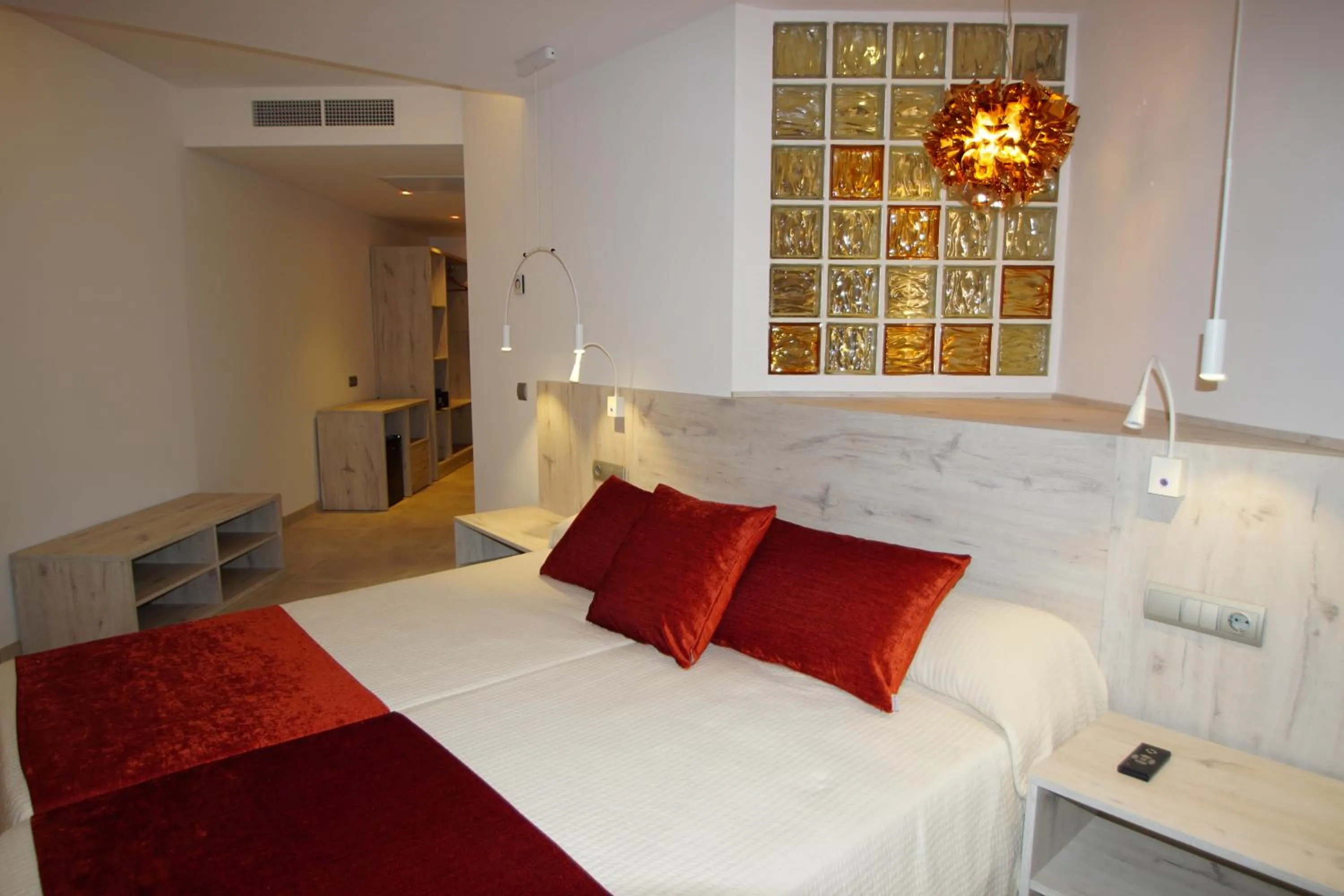 Photo of the whole room, Bed in Hotel Abrat