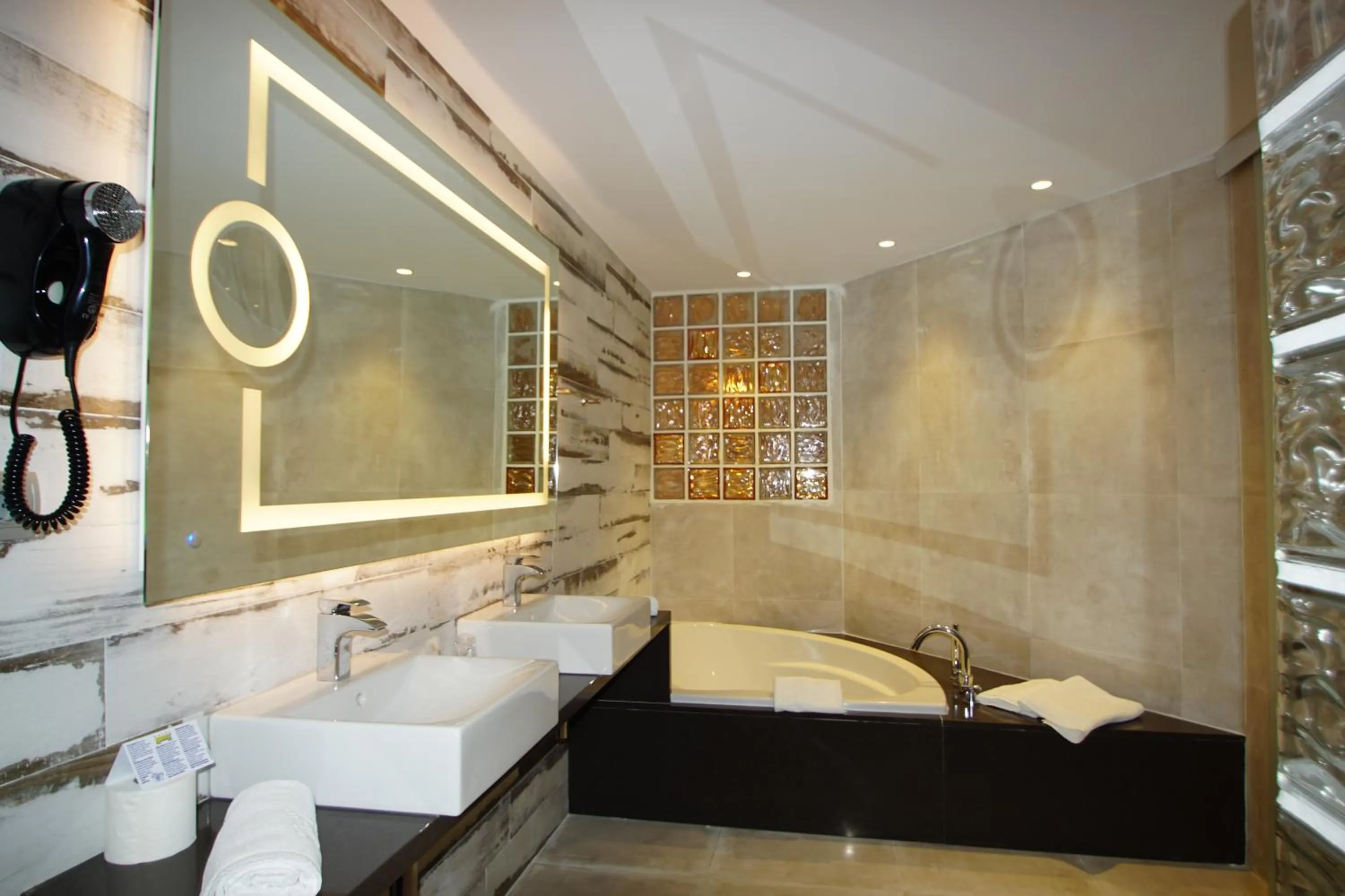 Photo of the whole room in Hotel Abrat