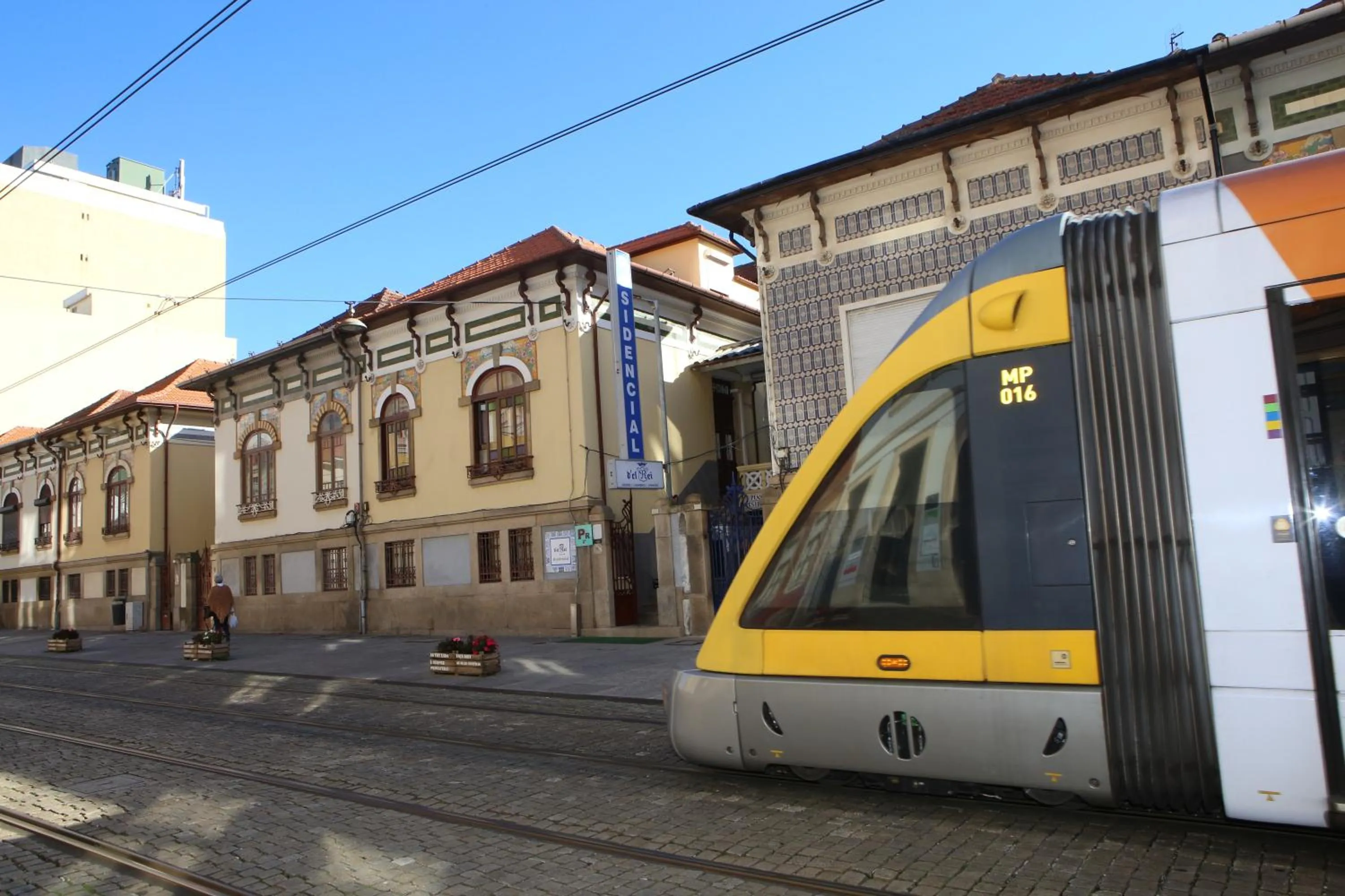 Facade/entrance in D' El Rei B&B
