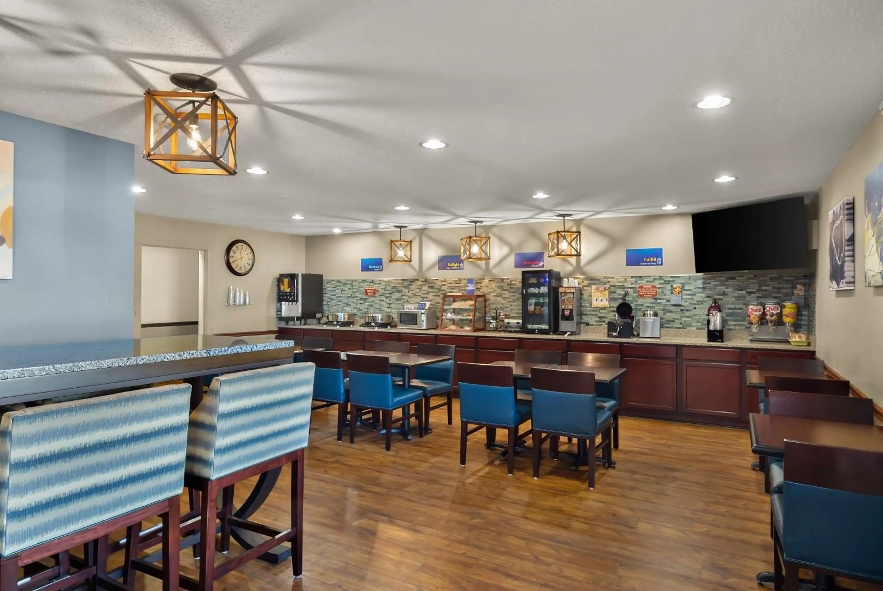 Restaurant/places to eat in Best Western Lakewood Inn