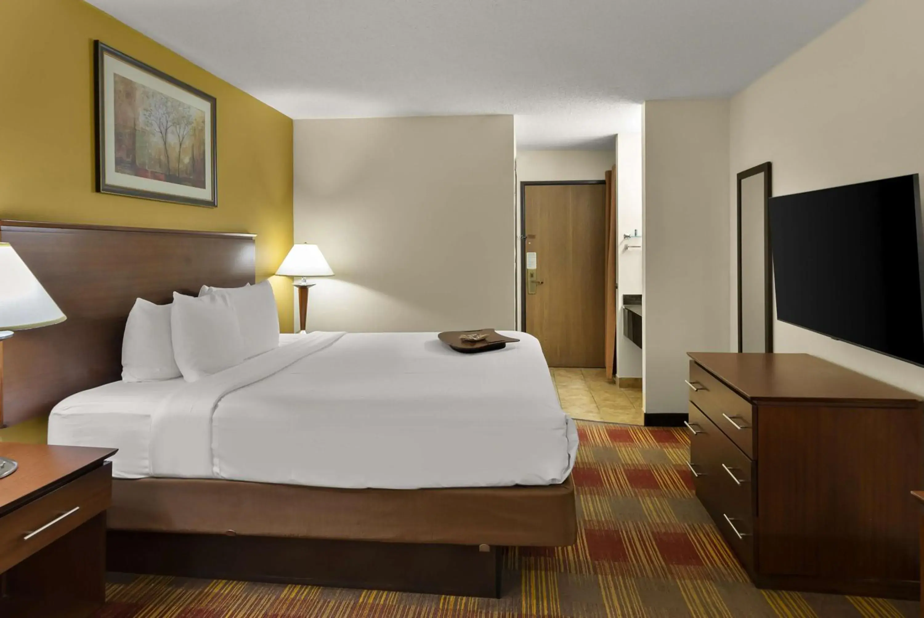 Deluxe King Room - Upstairs/Non-Smoking in Best Western Lakewood Inn Deluxe King Room - Upstairs/Non-Smoking in Best Western Lakewood Inn