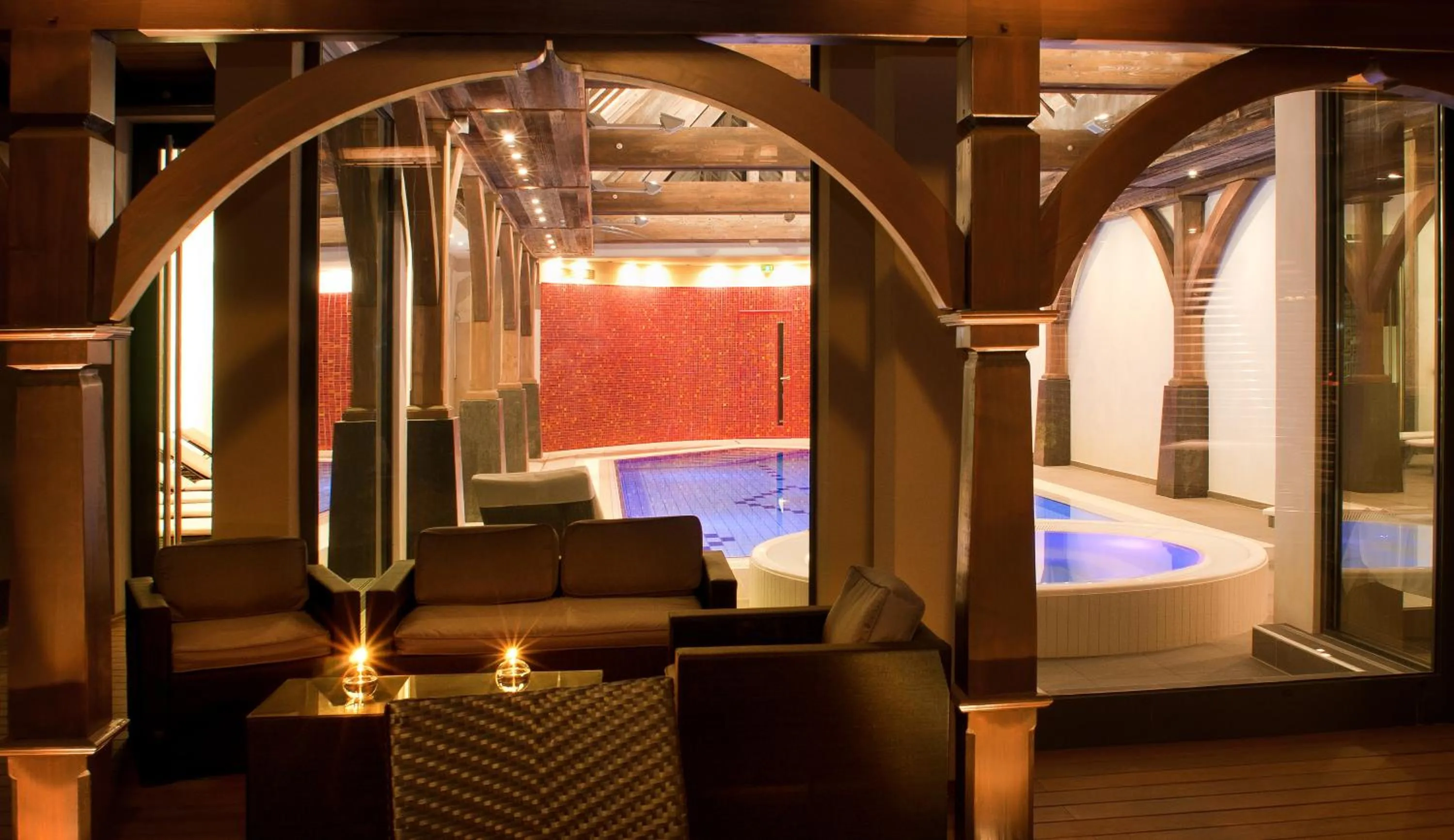 Swimming pool in Logis Hotel Le Parc & Spa