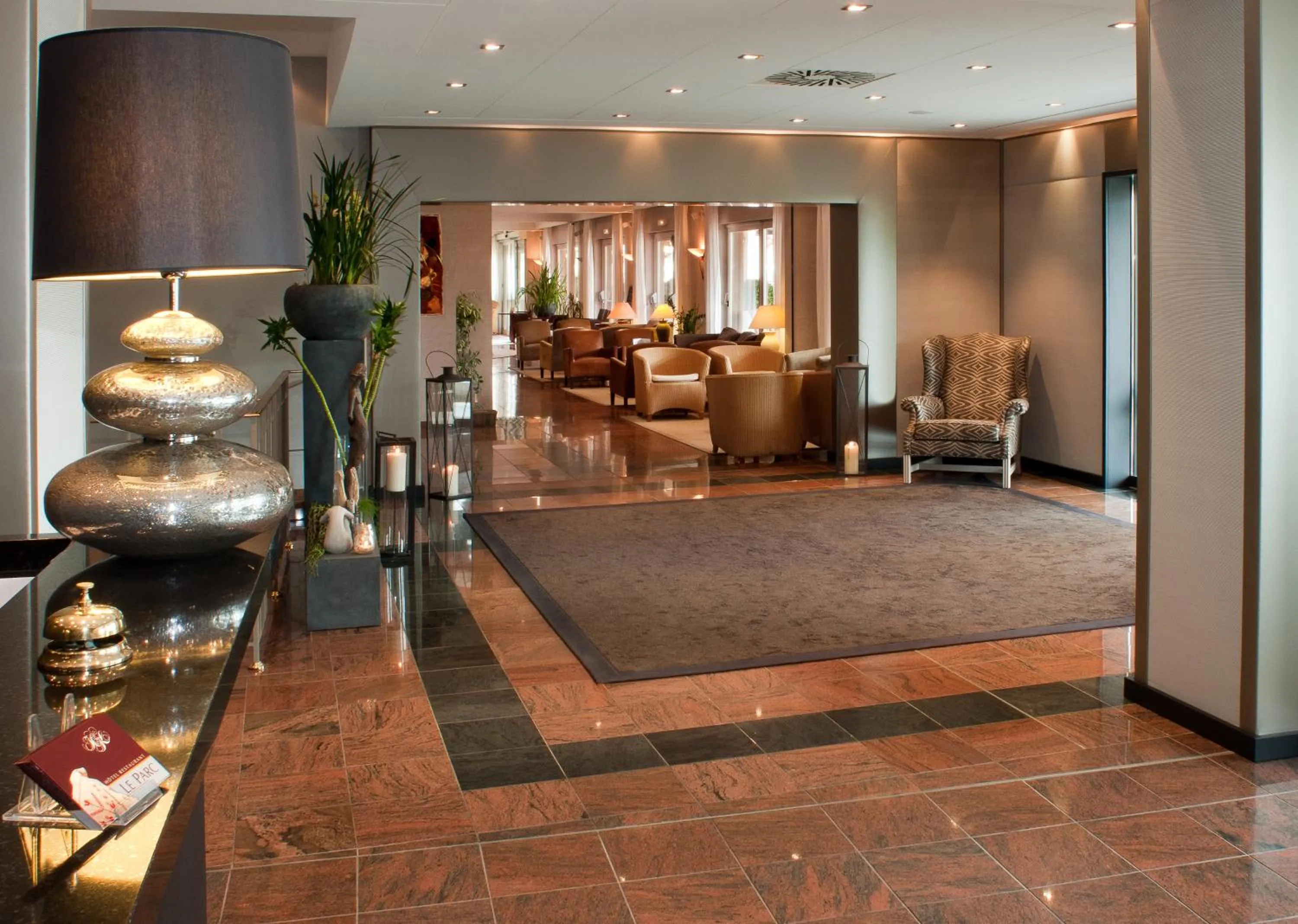 Lobby or reception in Logis Hotel Le Parc & Spa