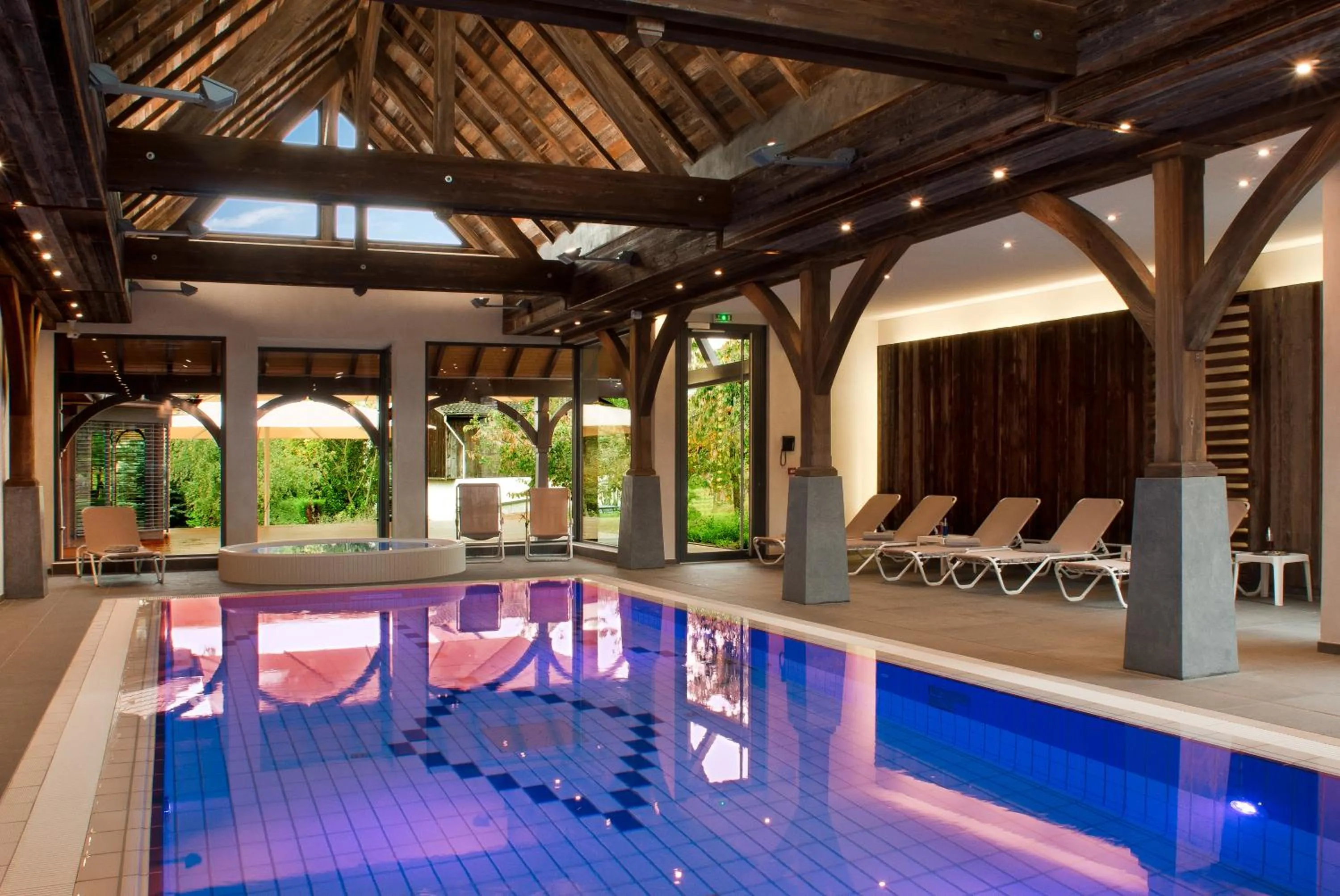 Swimming pool in Logis Hotel Le Parc & Spa