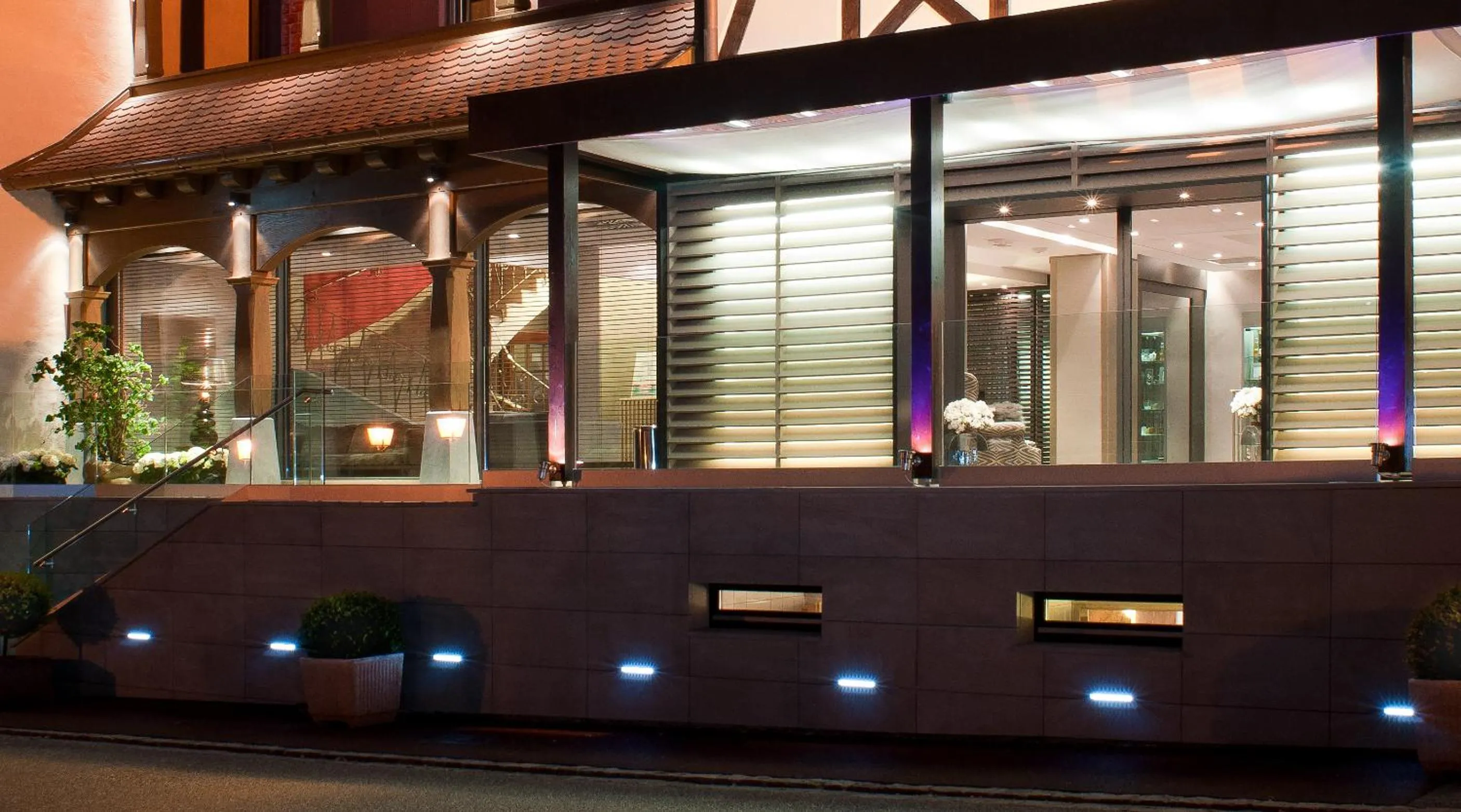 Facade/entrance in Logis Hotel Le Parc & Spa