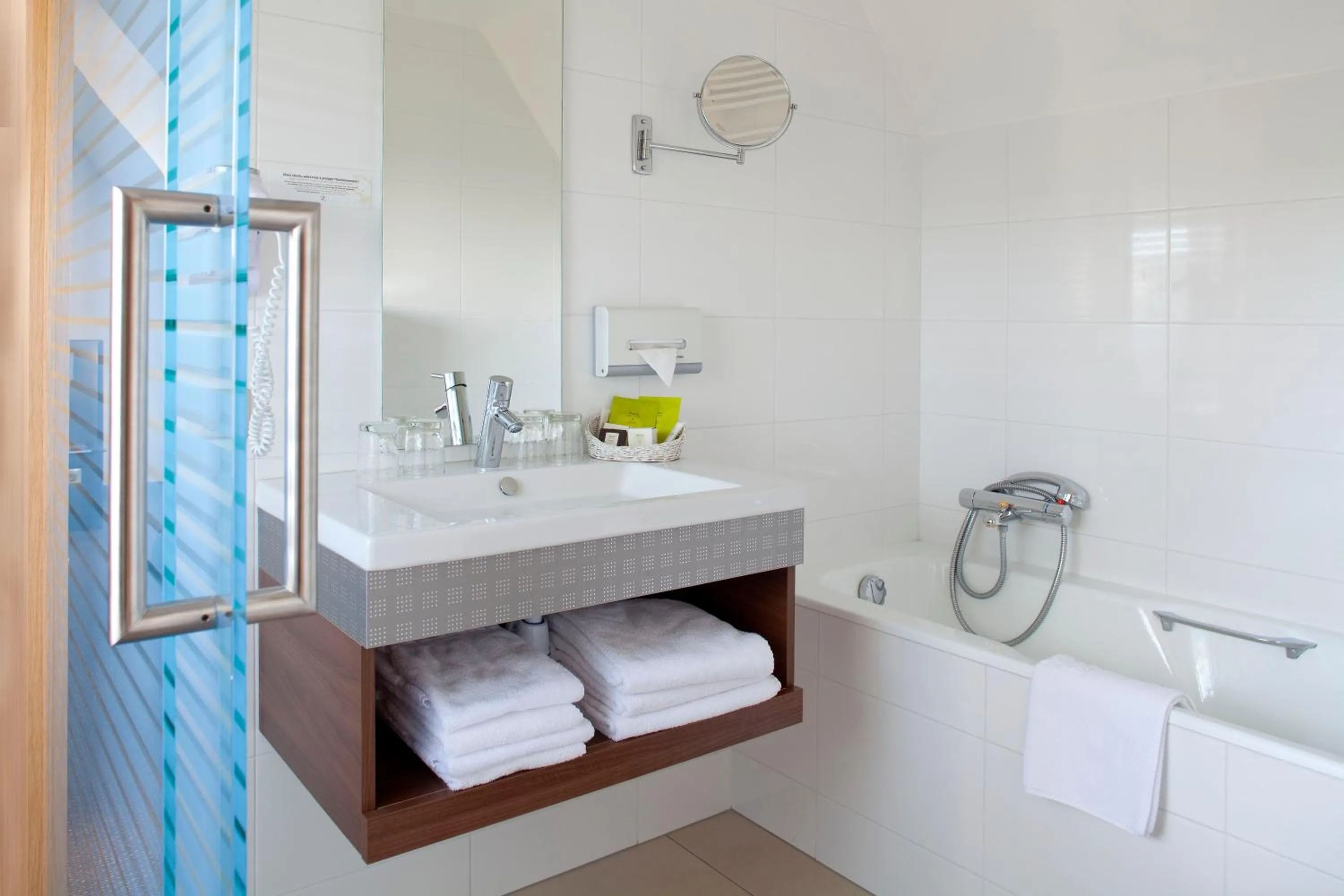 Bathroom in Logis Hotel Le Parc & Spa