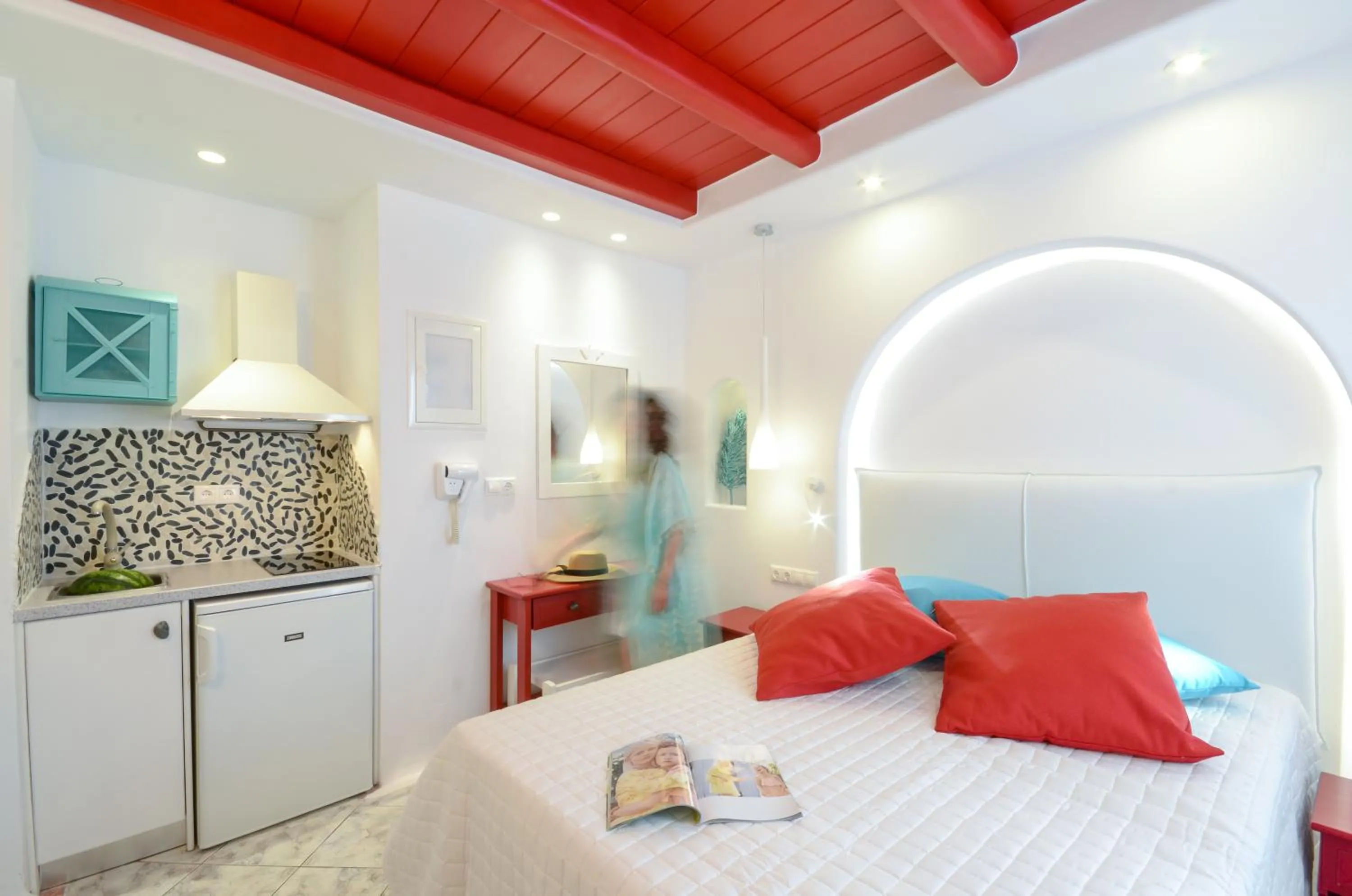 Photo of the whole room, Bed in Naxos Evilion Luxury Apartments & Suites