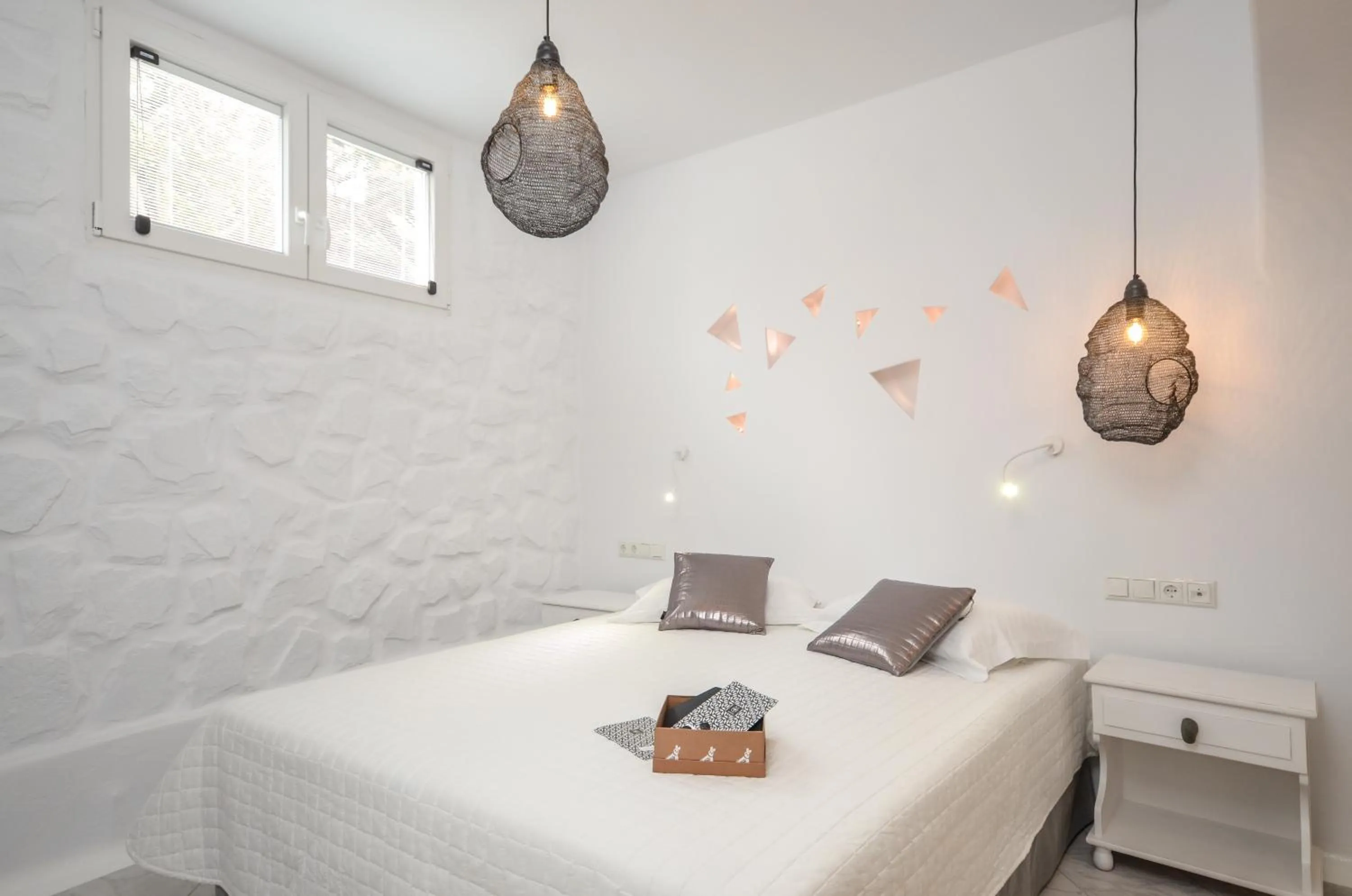 Photo of the whole room, Bed in Naxos Evilion Luxury Apartments & Suites