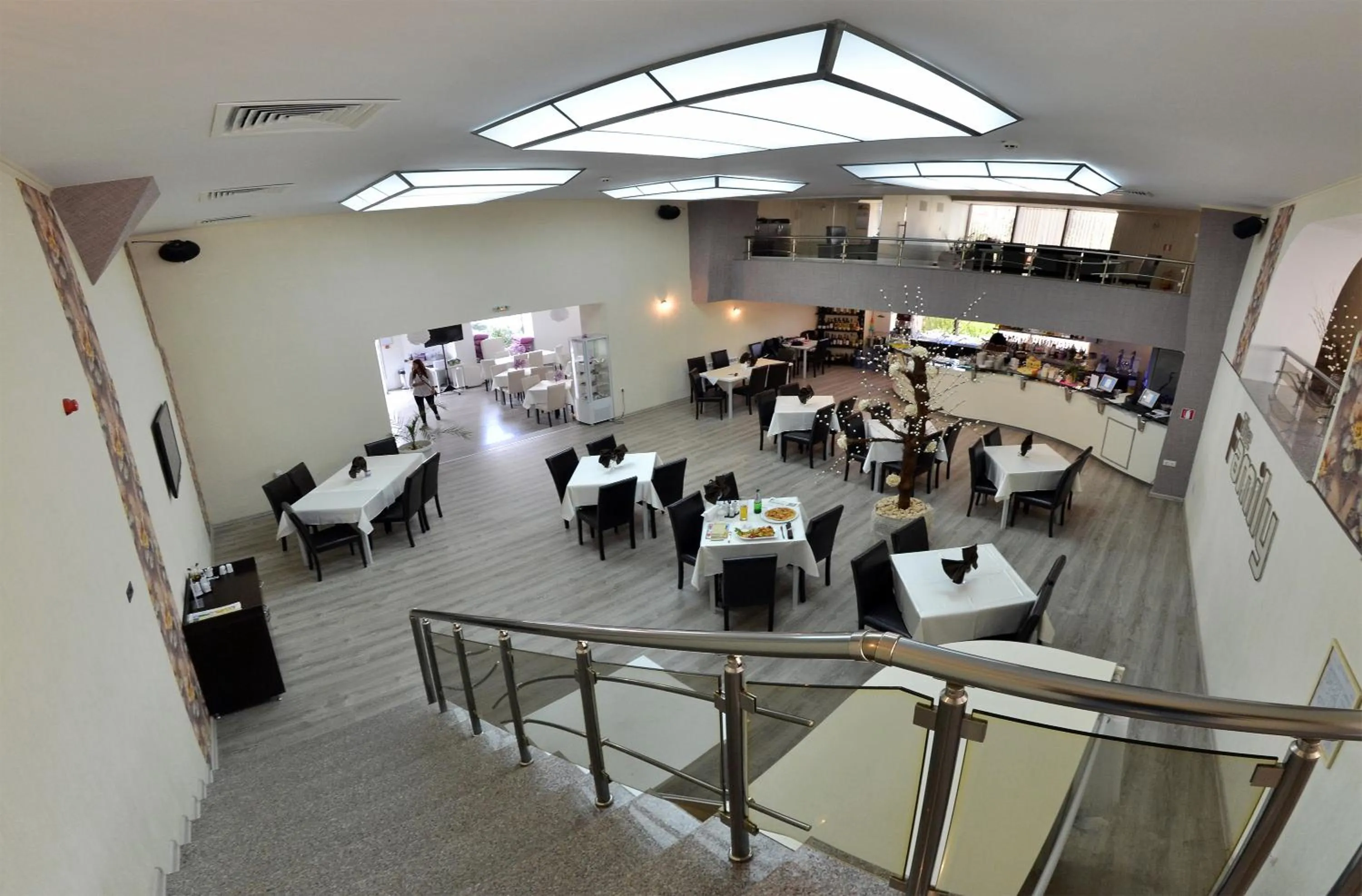 Restaurant/places to eat in Luxor Hotel