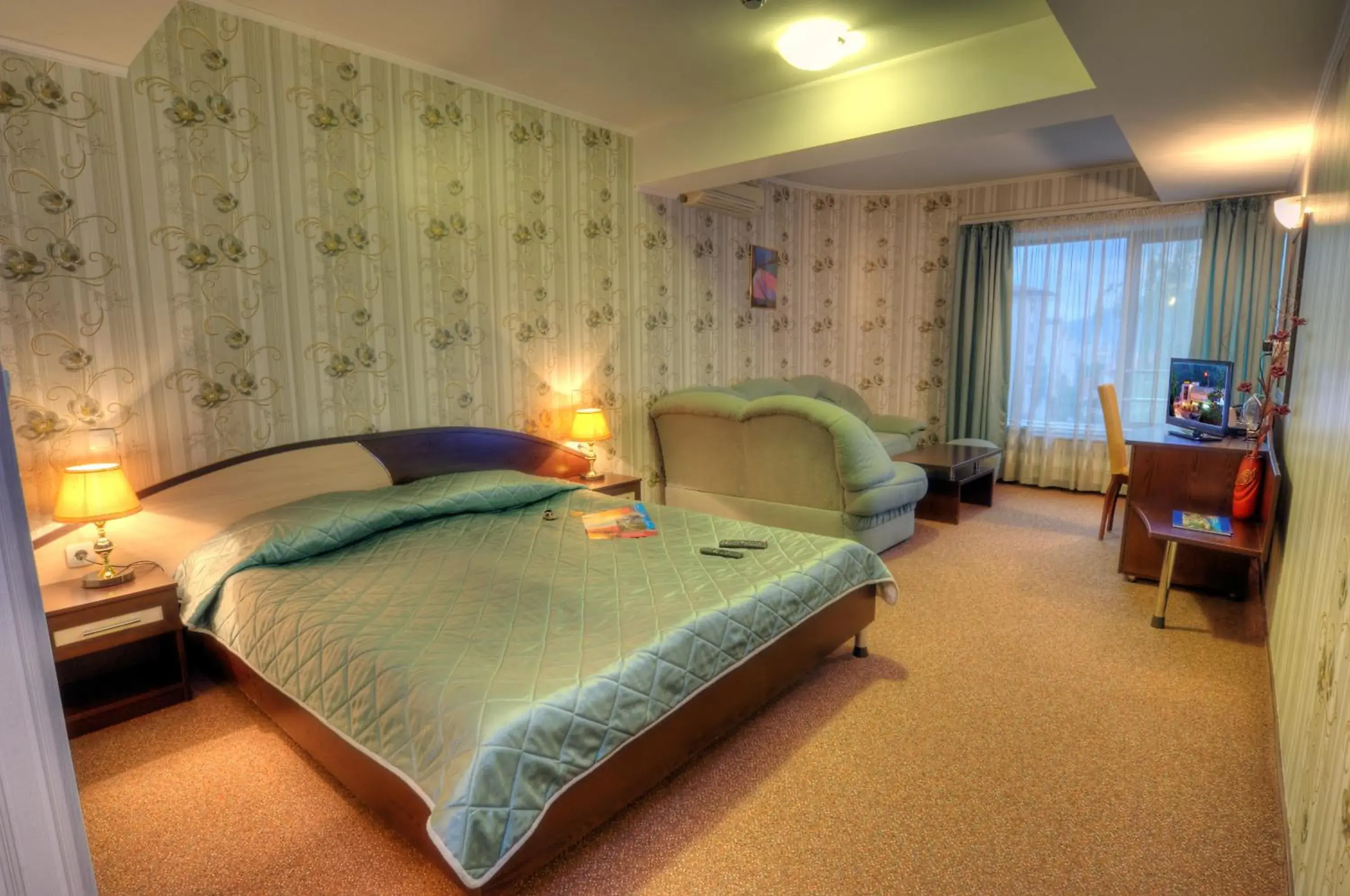 Junior Double Suite - single occupancy in Luxor Hotel Junior Double Suite - single occupancy in Luxor Hotel