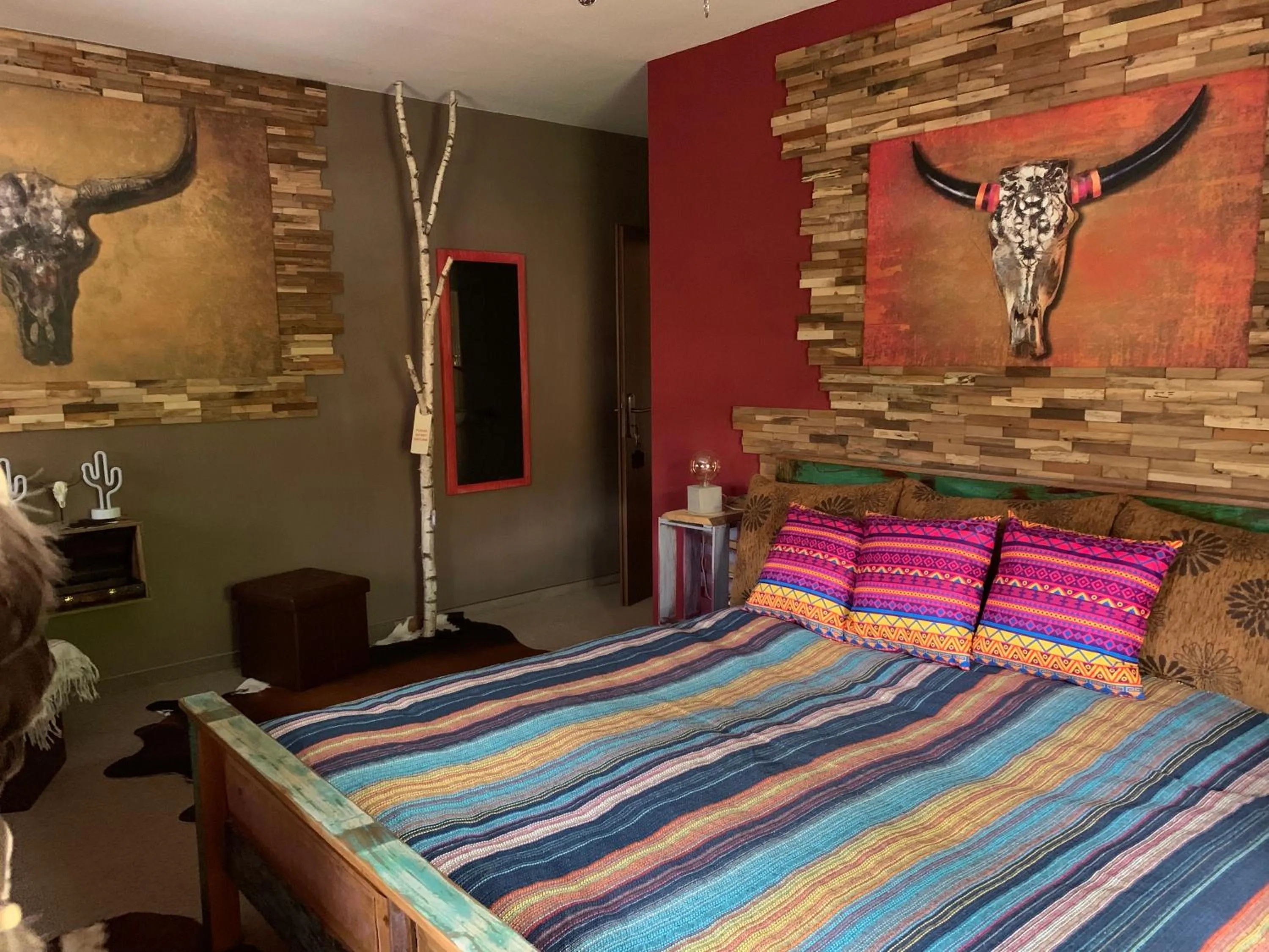 Bedroom, Bed in Longhorn Ranch Countryhotel - Garni
