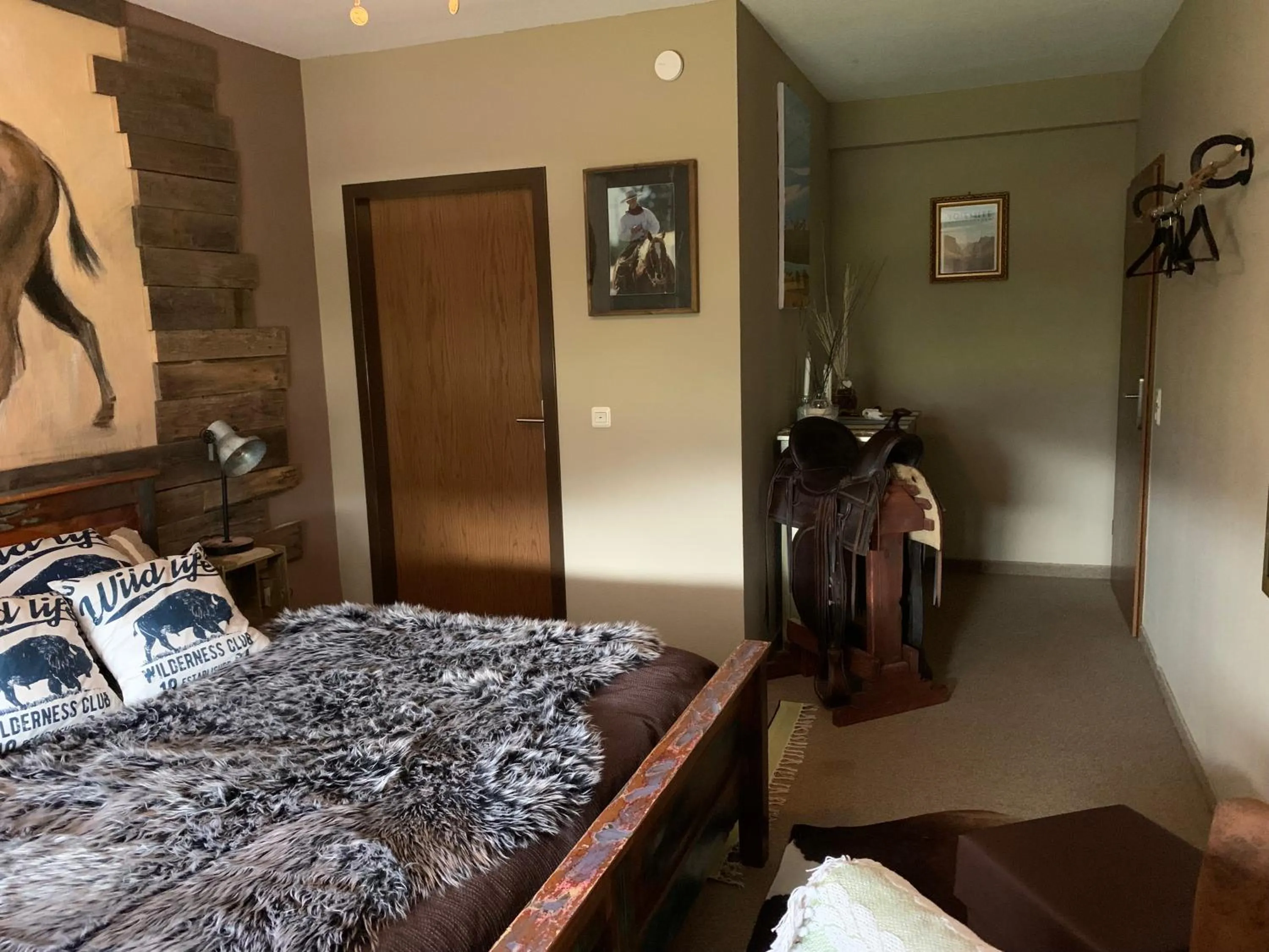 Bedroom, Bed in Longhorn Ranch Countryhotel - Garni