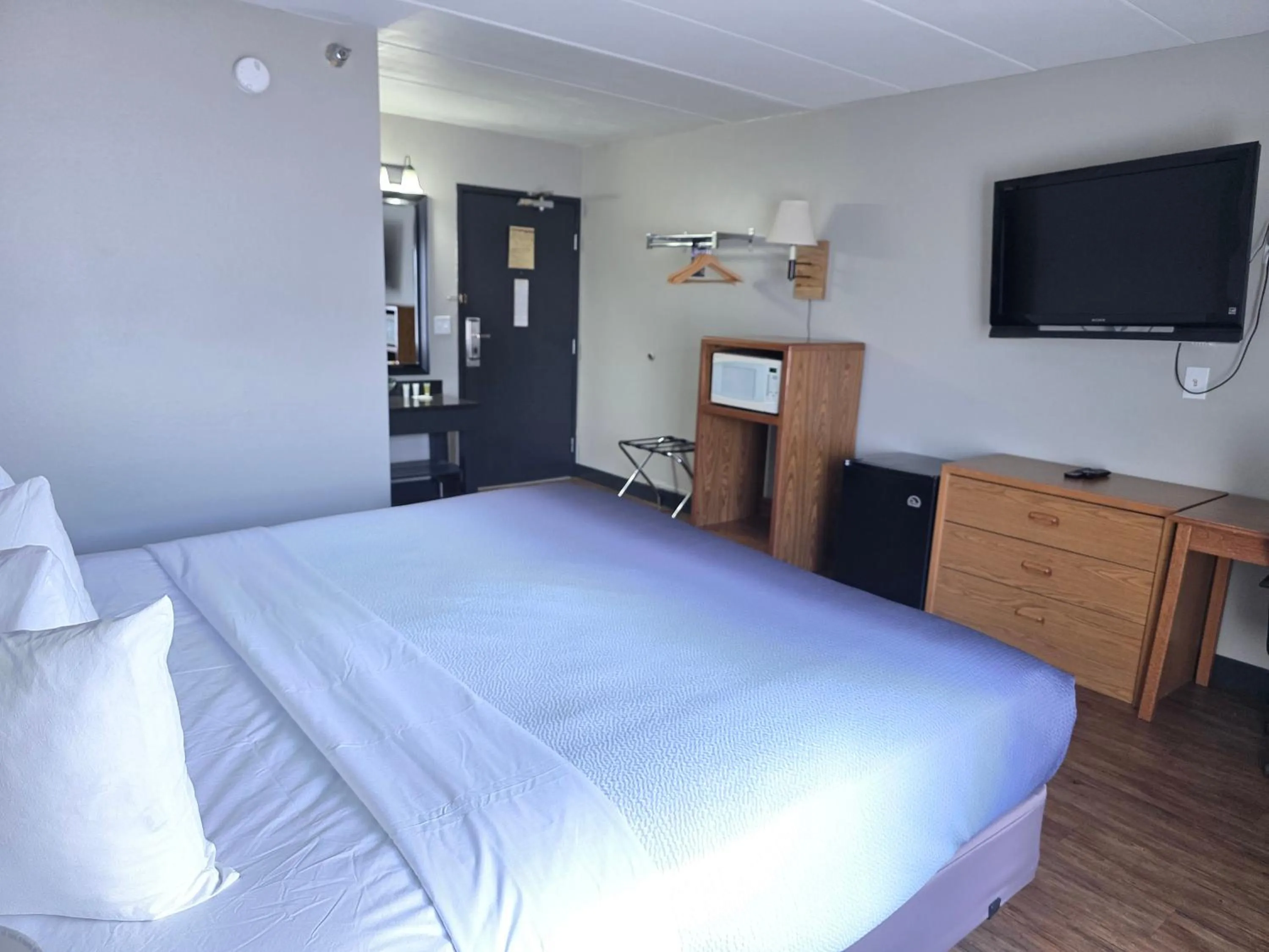 TV and multimedia, Bed in Super 8 by Wyndham Rapid City