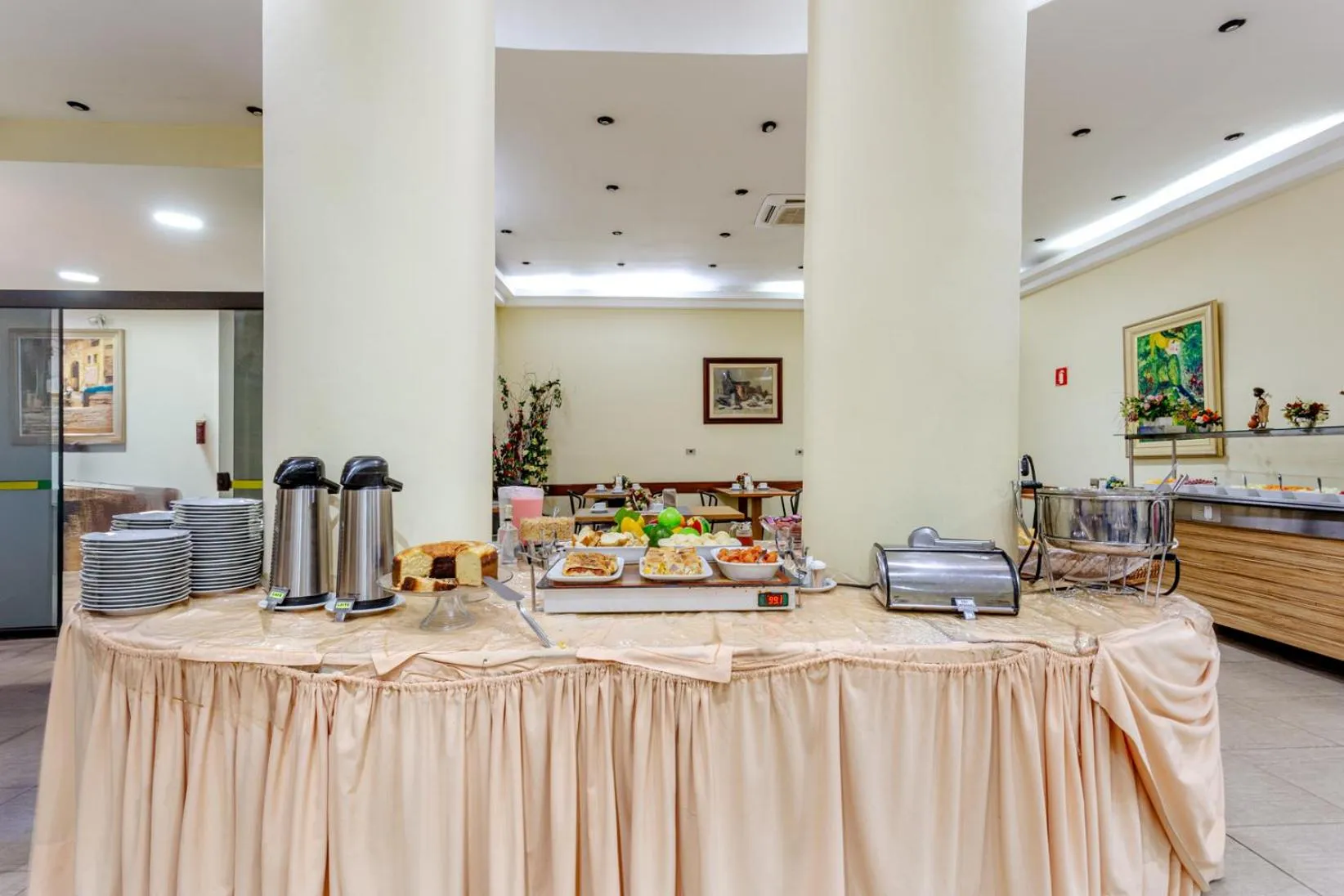 Breakfast in Daher Center Hotel