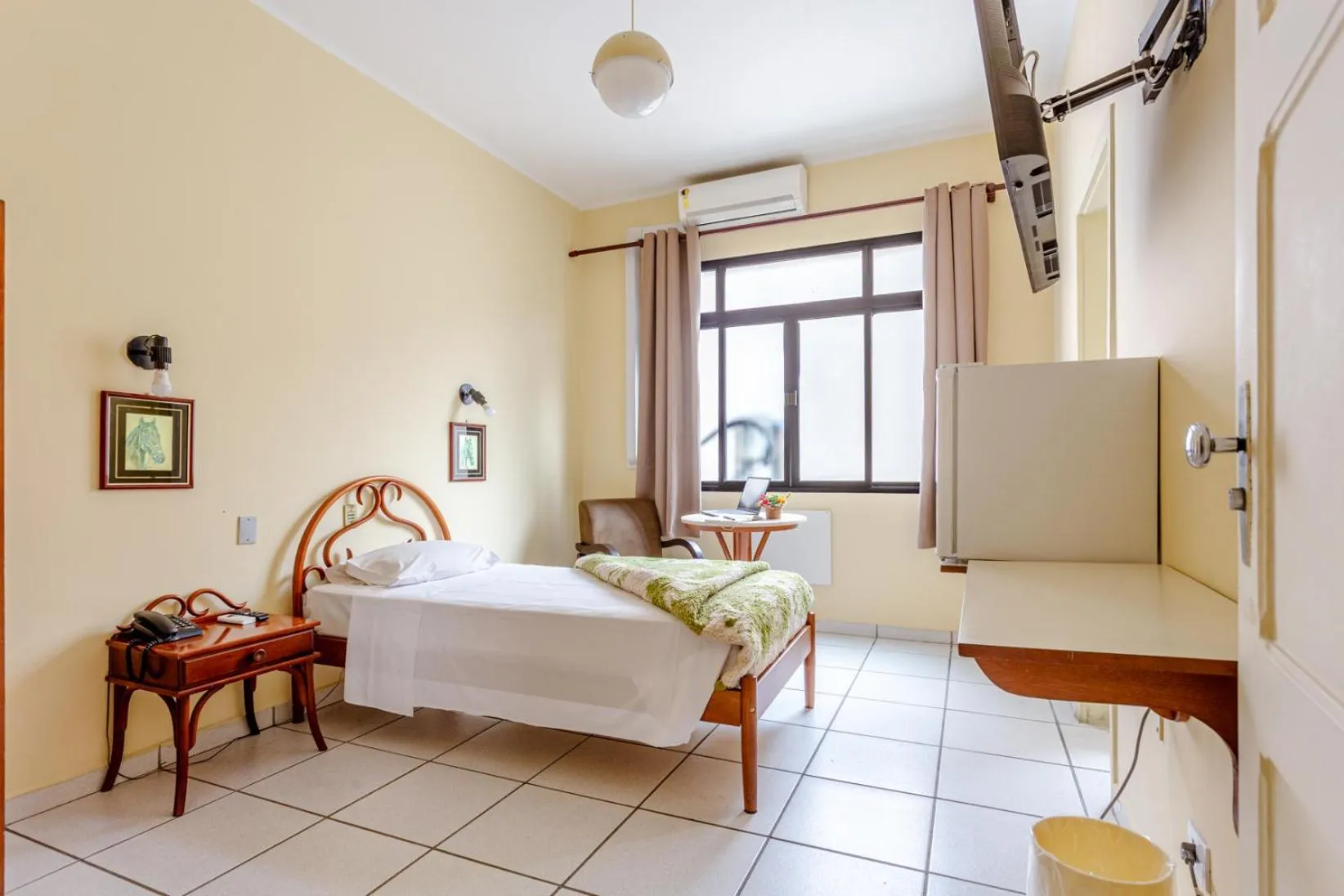 Bedroom, Bed in Daher Center Hotel