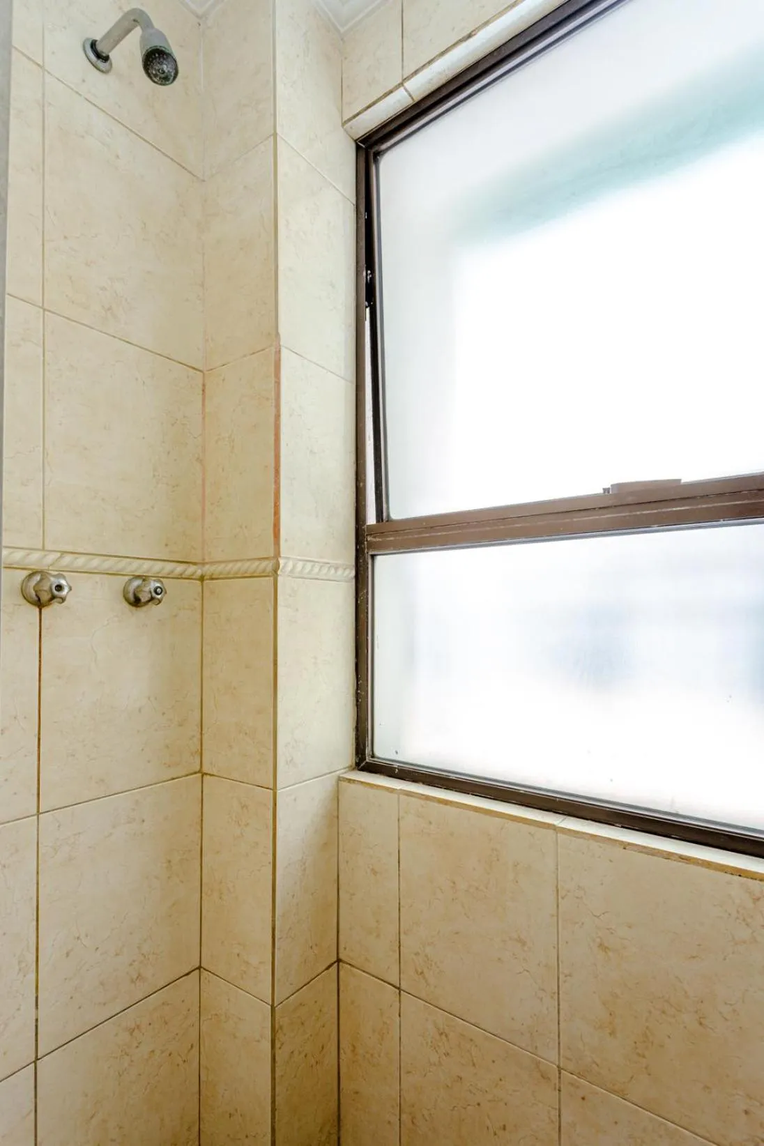 Shower in Daher Center Hotel