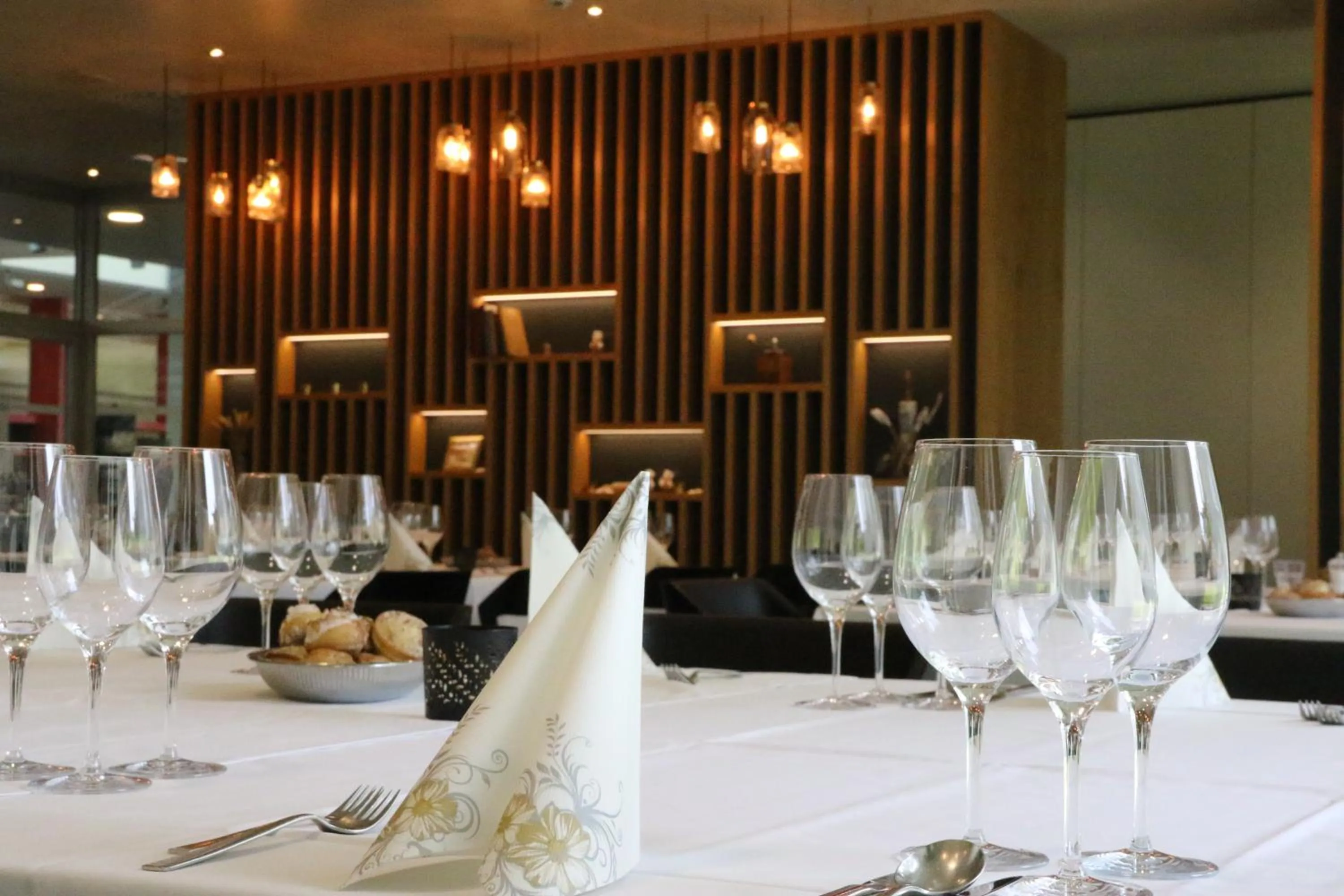 Restaurant/places to eat in Richemont Hotel