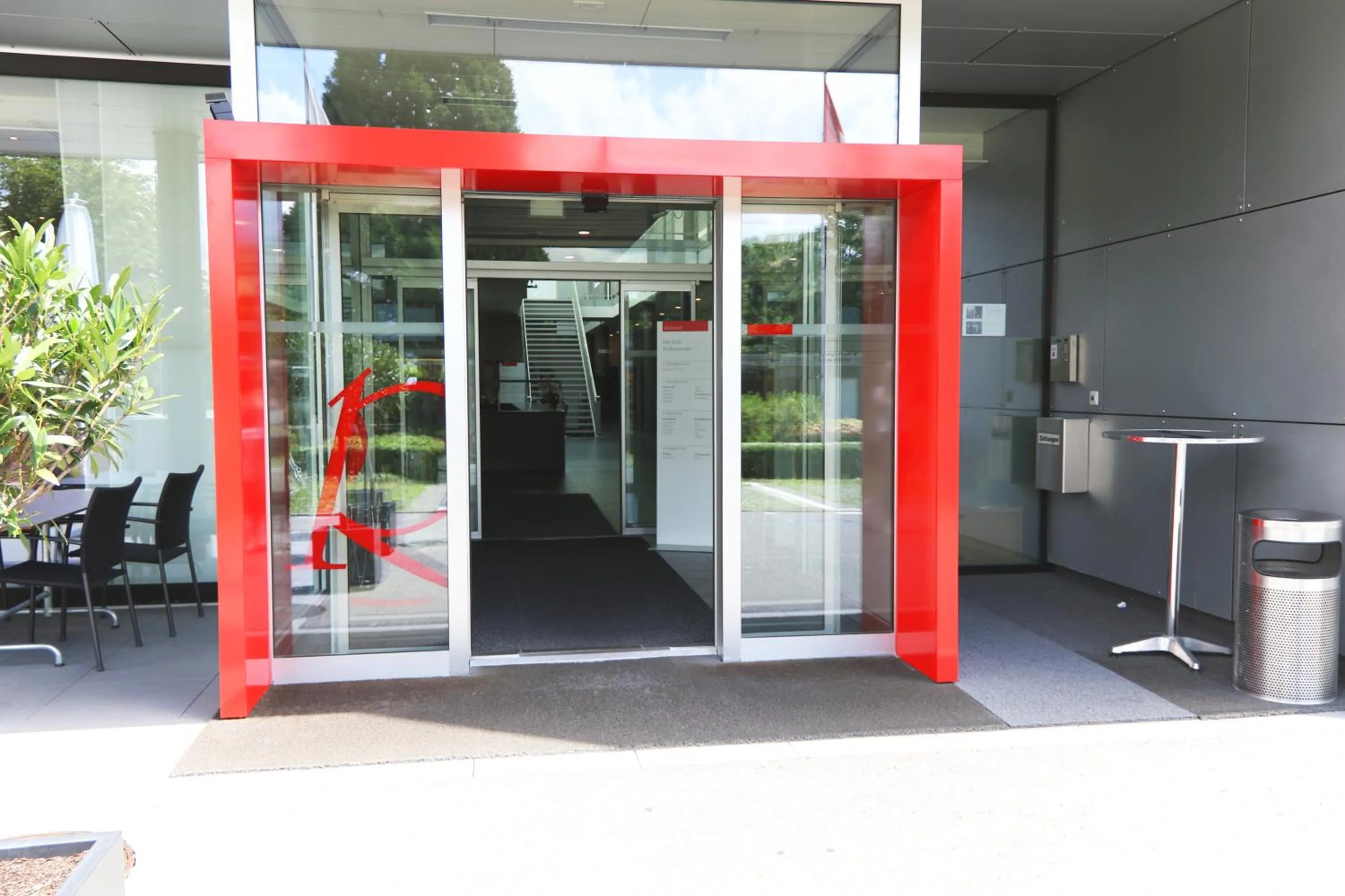 Facade/entrance in Richemont Hotel