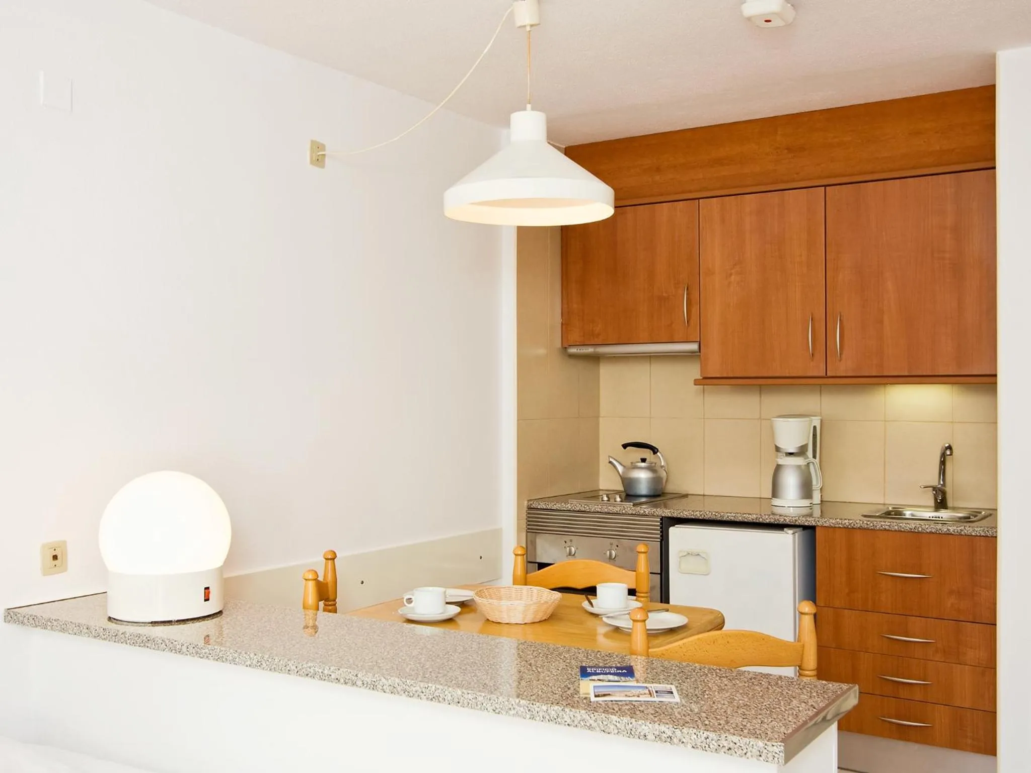 Kitchen or kitchenette in Apartamentos Edificio Albufeira - Alojamento Local