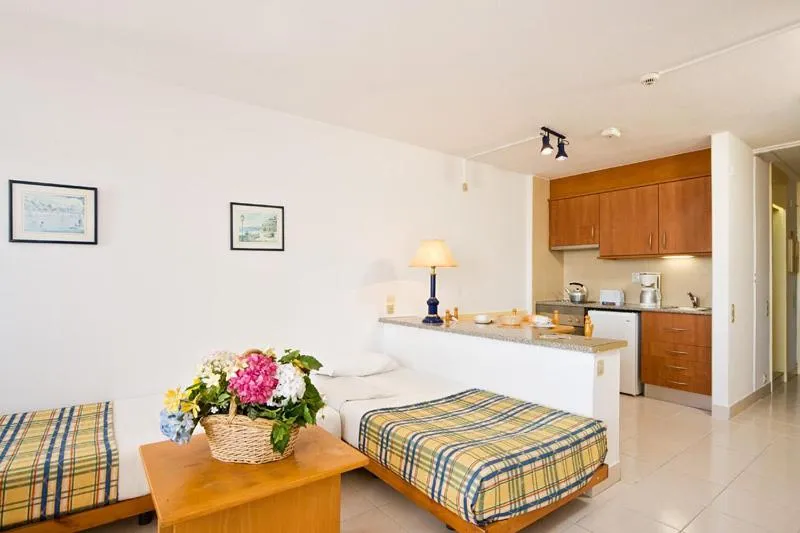 Bedroom in Apartamentos Edificio Albufeira - Alojamento Local