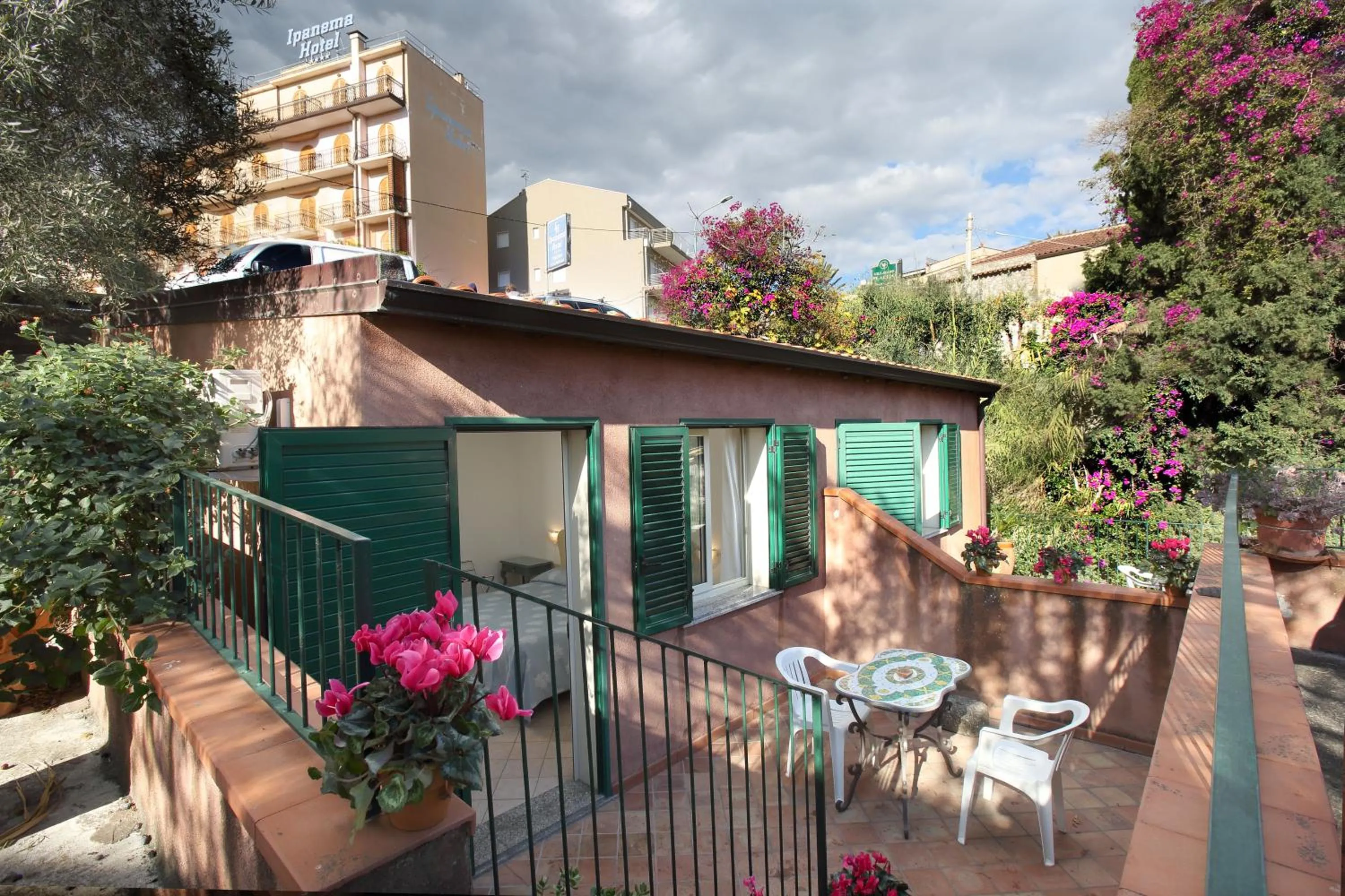 Patio in Hotel Villino Gallodoro
