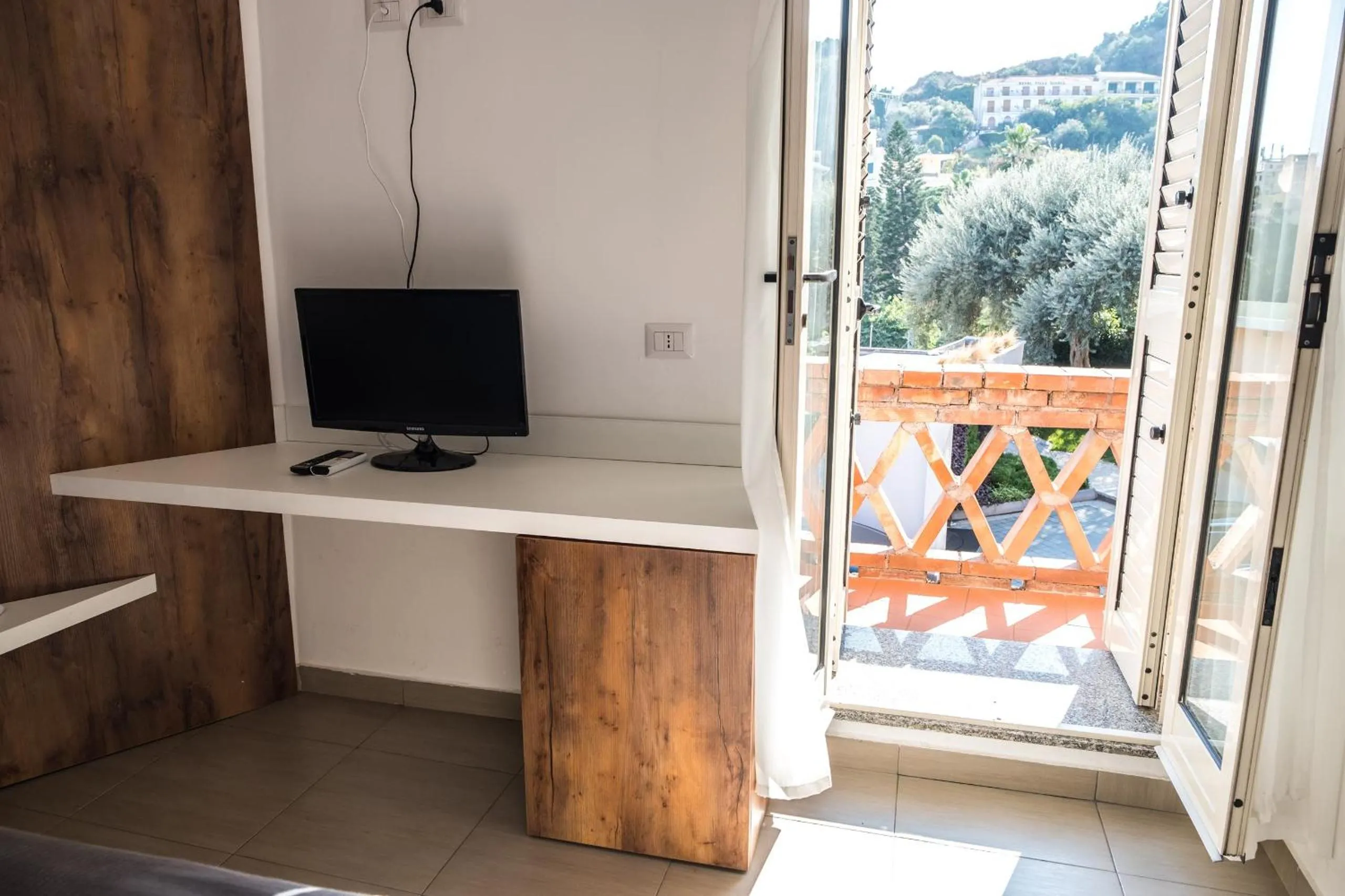 TV and multimedia in Hotel Villino Gallodoro