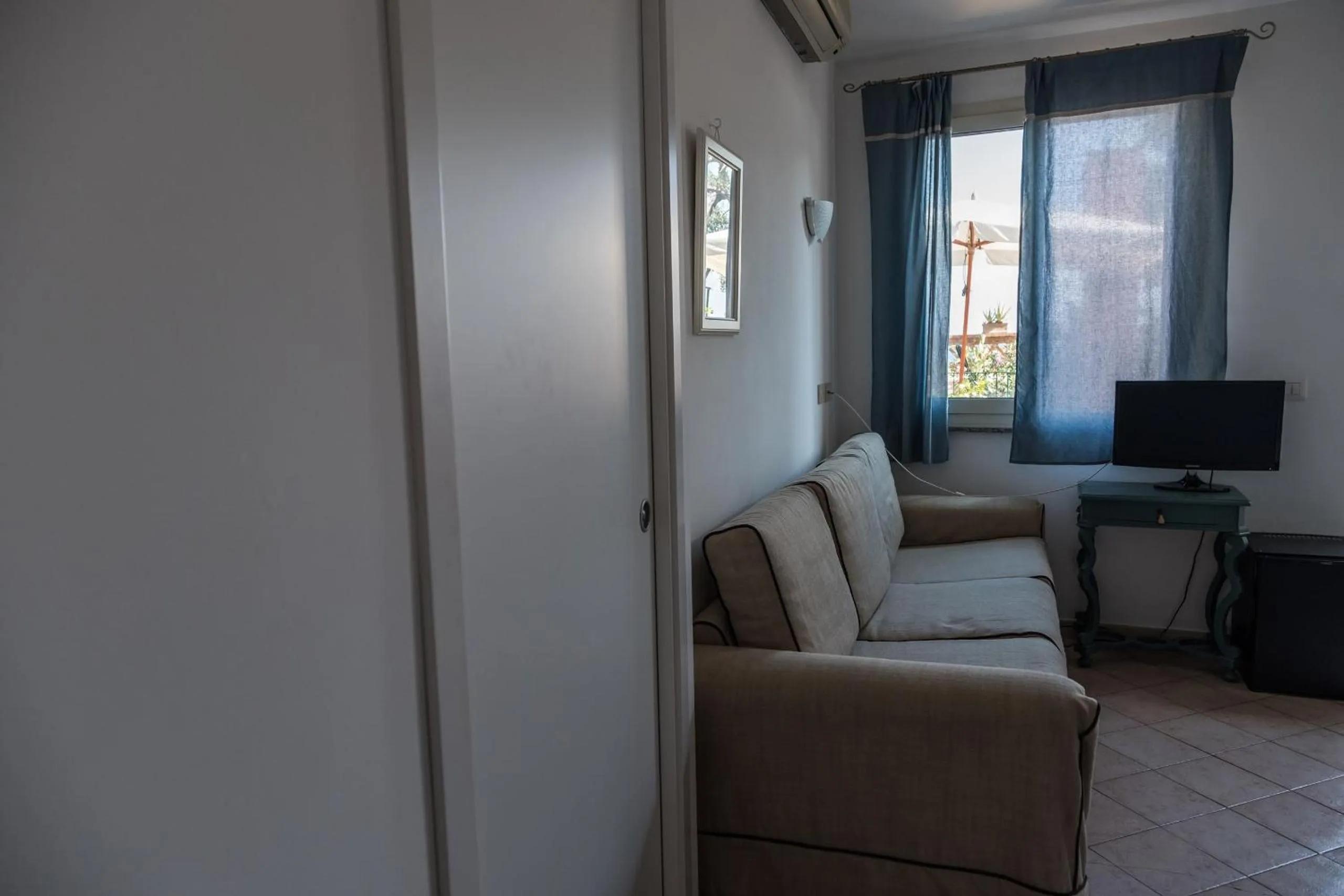 TV and multimedia in Hotel Villino Gallodoro