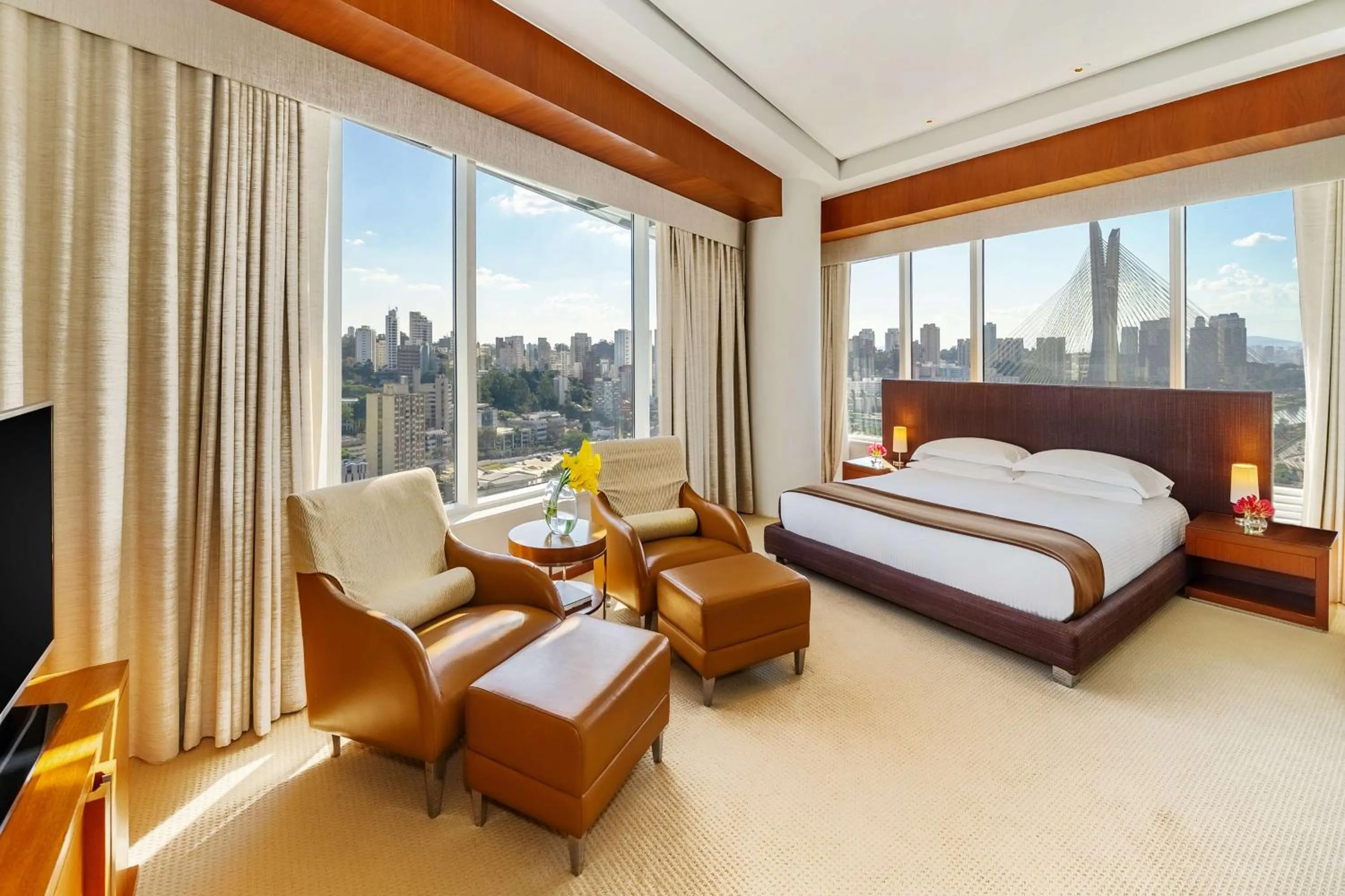 Photo of the whole room, Bed in Grand Hyatt São Paulo
