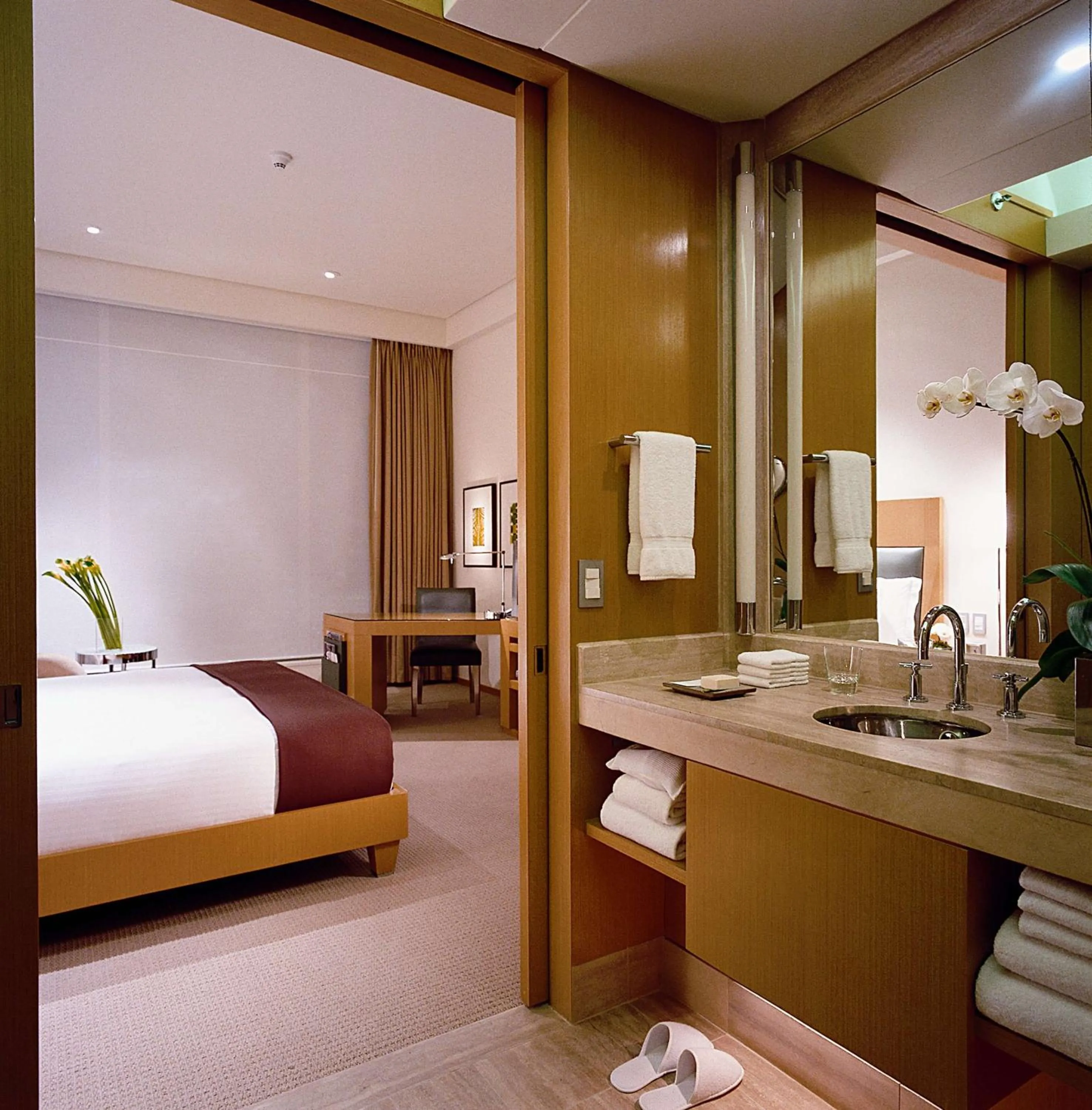 Bathroom, Bed in Grand Hyatt São Paulo