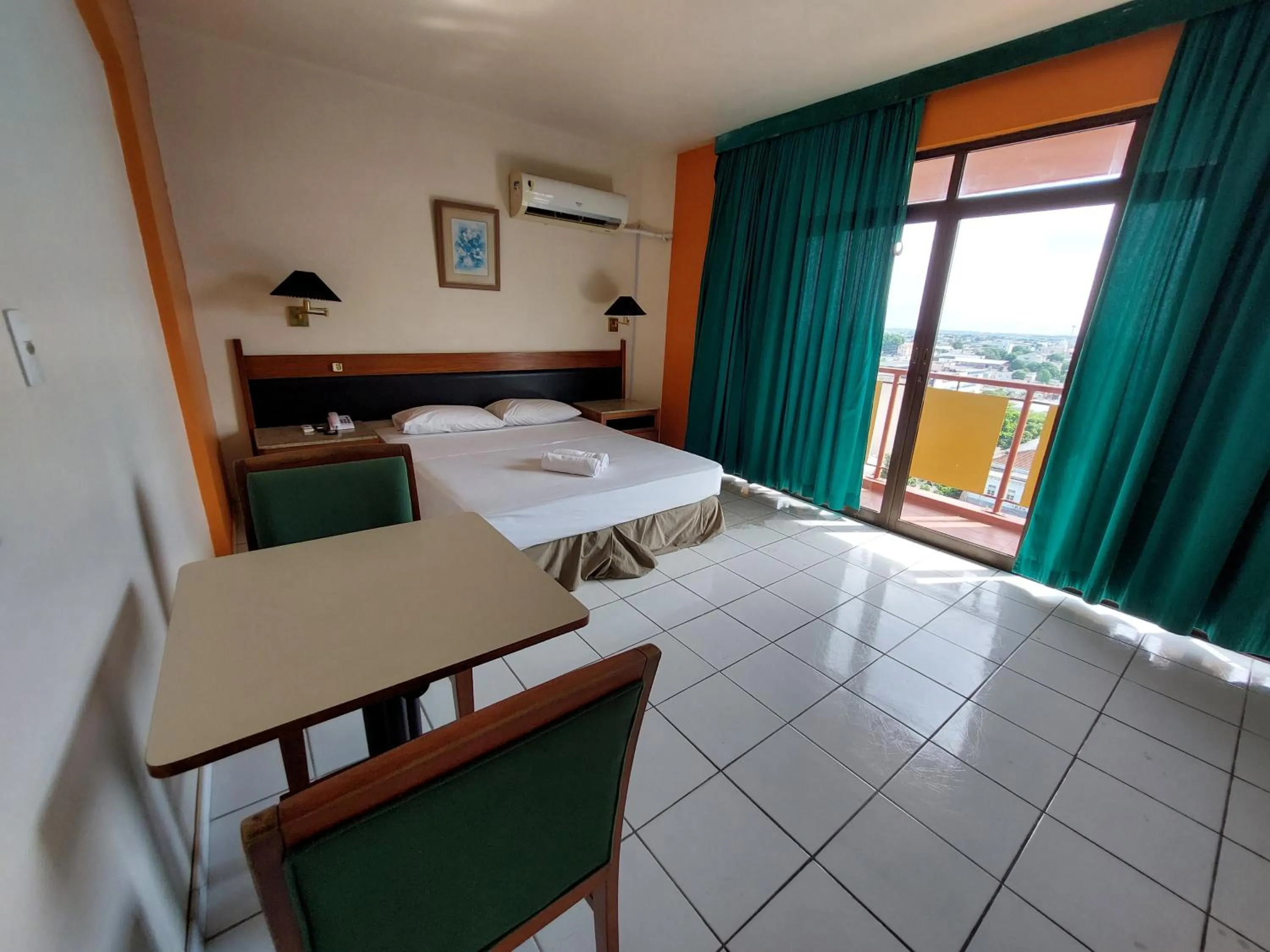 Photo of the whole room, Bed in Taj Mahal Hotel