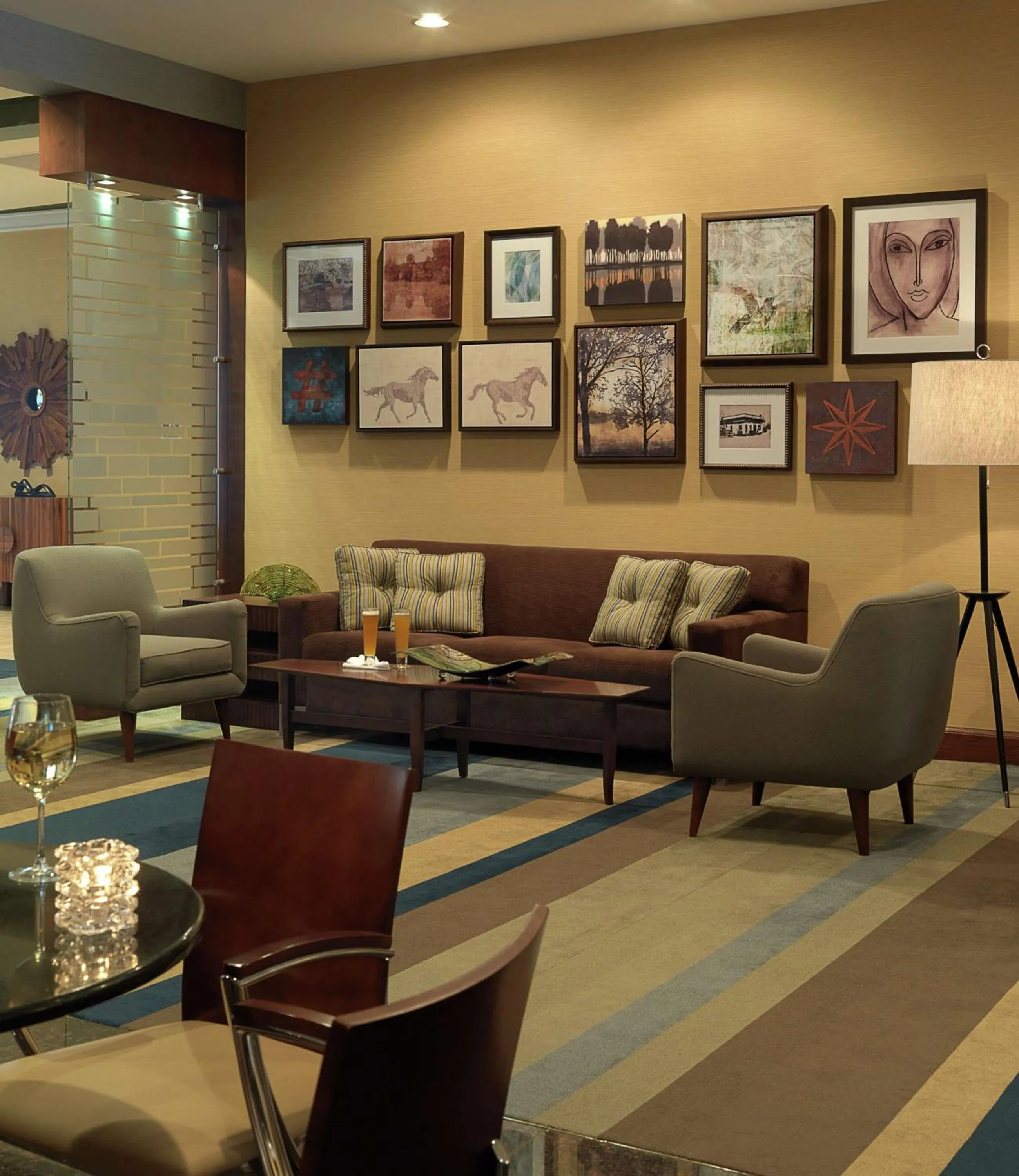 Lounge or bar in DoubleTree by Hilton Collinsville/St.Louis
