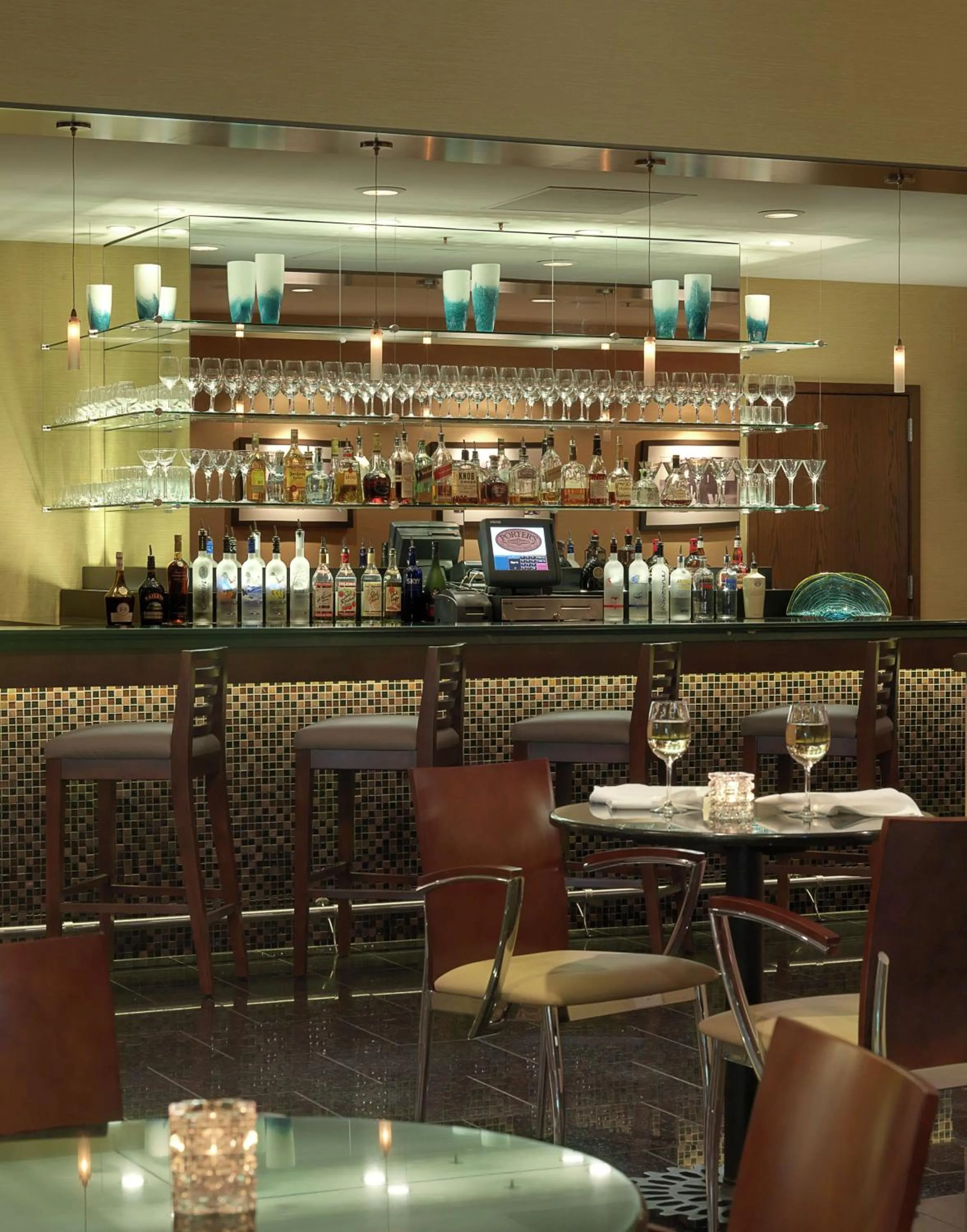 Lounge or bar in DoubleTree by Hilton Collinsville/St.Louis