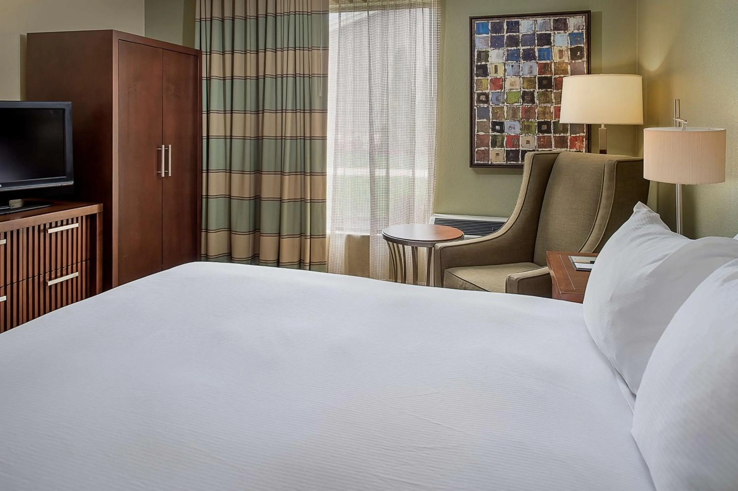 Bedroom, Bed in DoubleTree by Hilton Collinsville/St.Louis