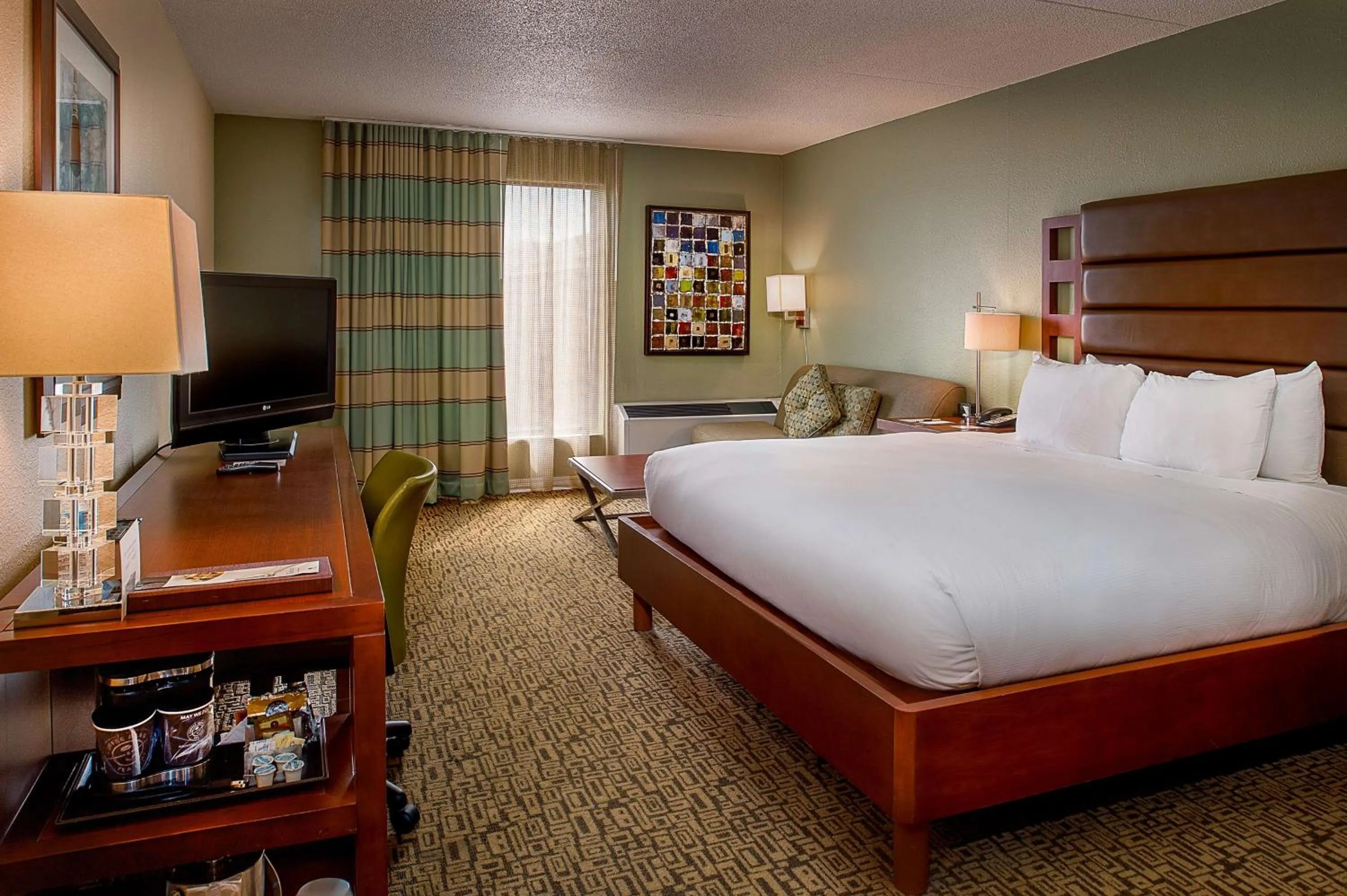 Bedroom, Bed in DoubleTree by Hilton Collinsville/St.Louis