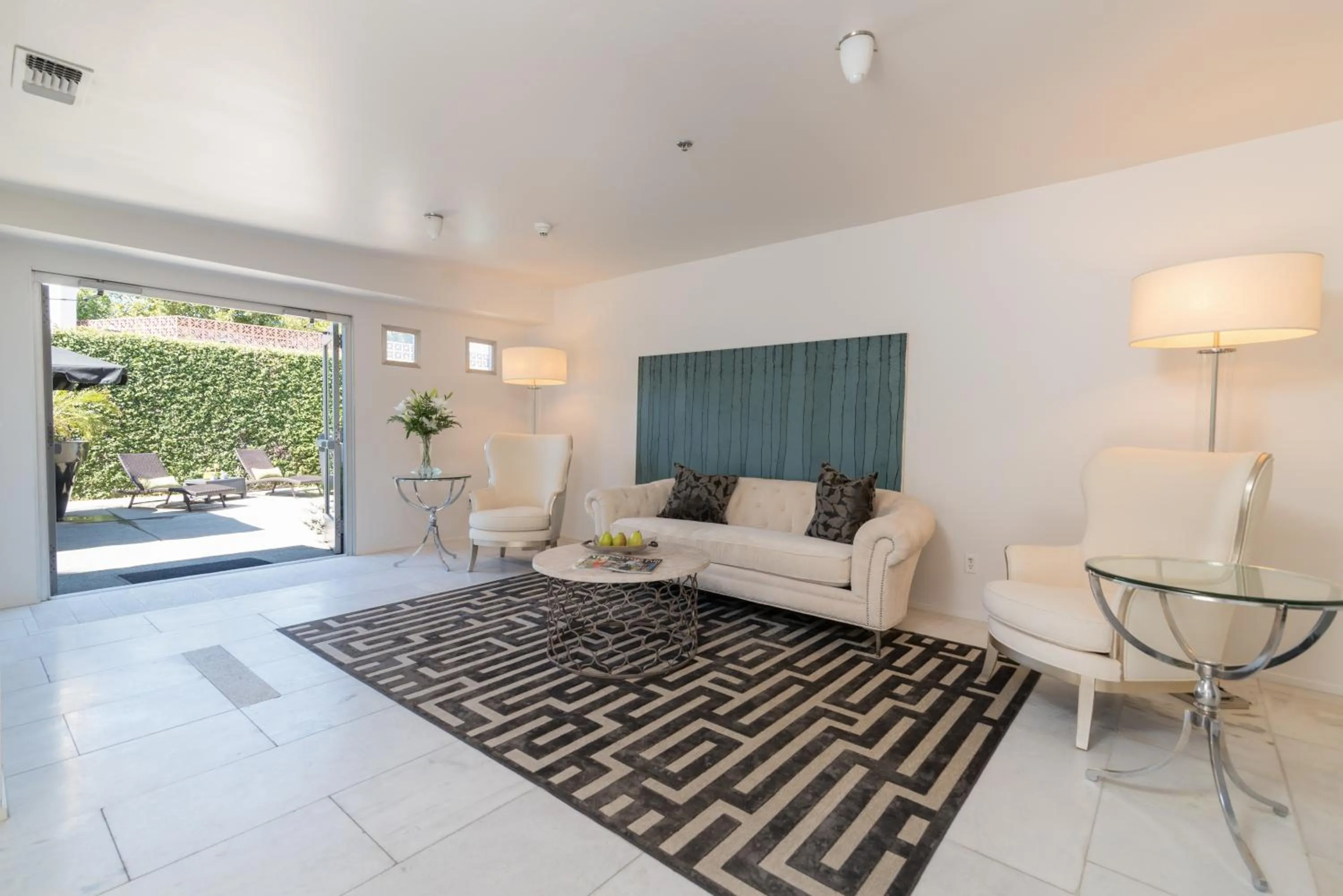 Day in The Greens Hotel on Del Paso