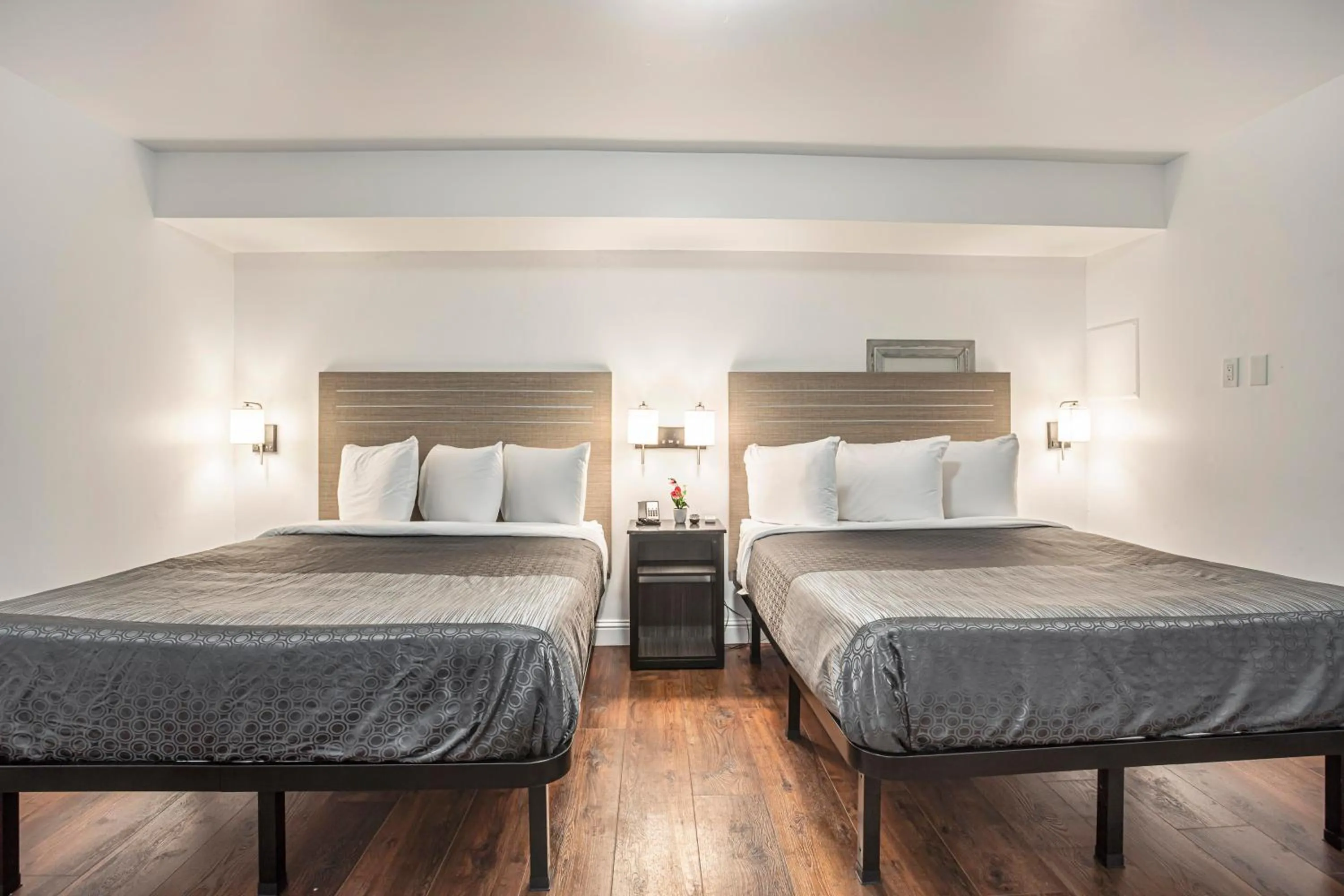 Guests, Bed in The Greens Hotel on Del Paso