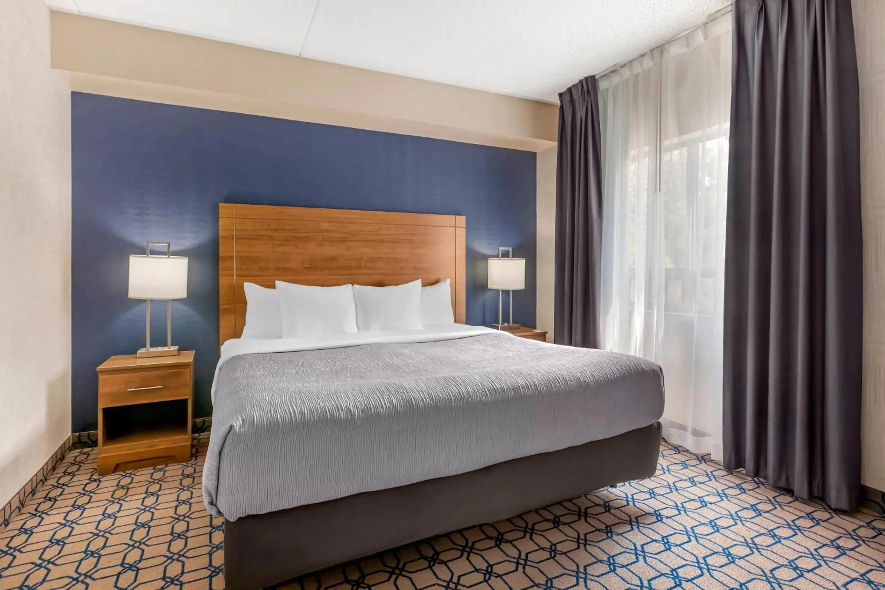 Bedroom, Bed in Quality Suites