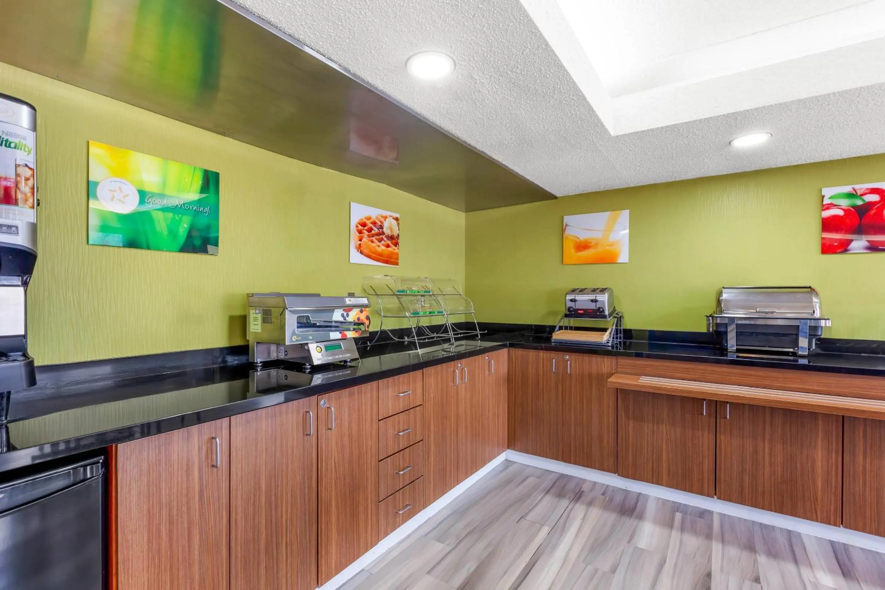 Breakfast in Quality Suites