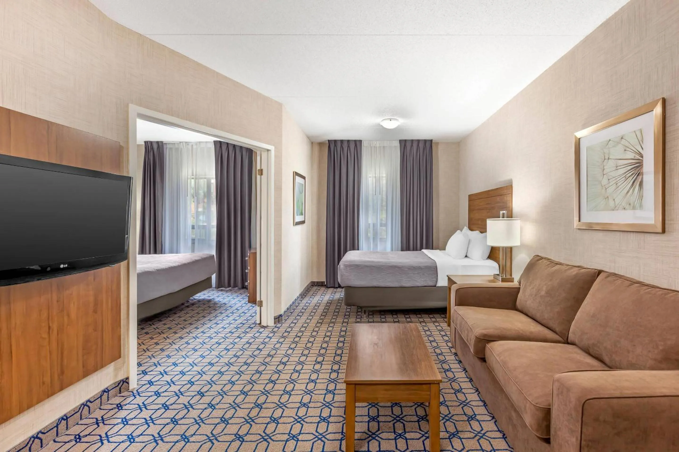 Bedroom, Bed in Quality Suites